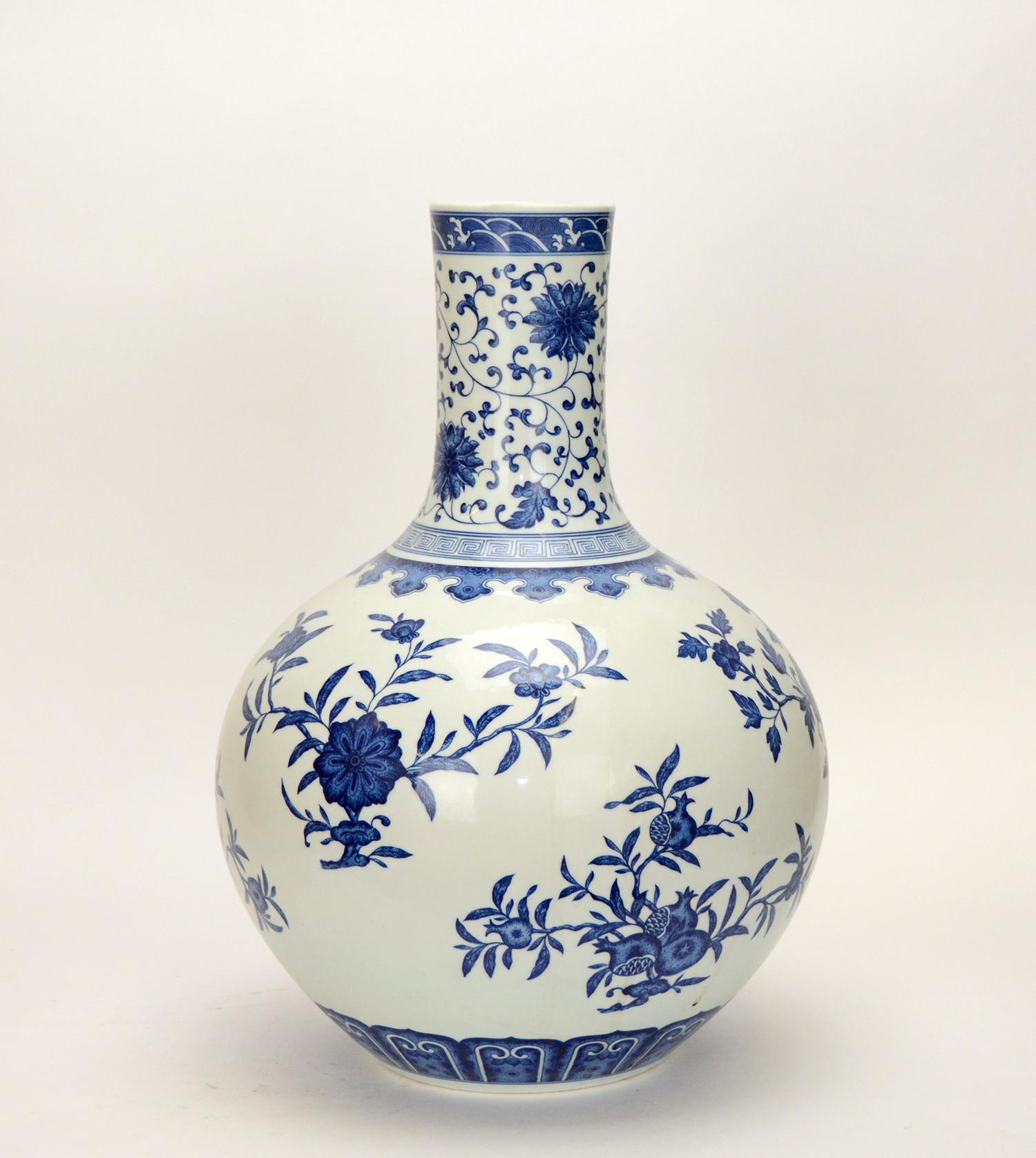 Hand-Crafted Large Chinese Qing Qianlong Style Blue and White Floral Globular Porcelain Vase For Sale