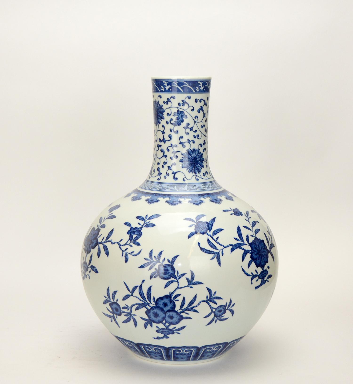 Large Chinese Qing Qianlong Style Blue and White Floral Globular Porcelain Vase For Sale 1