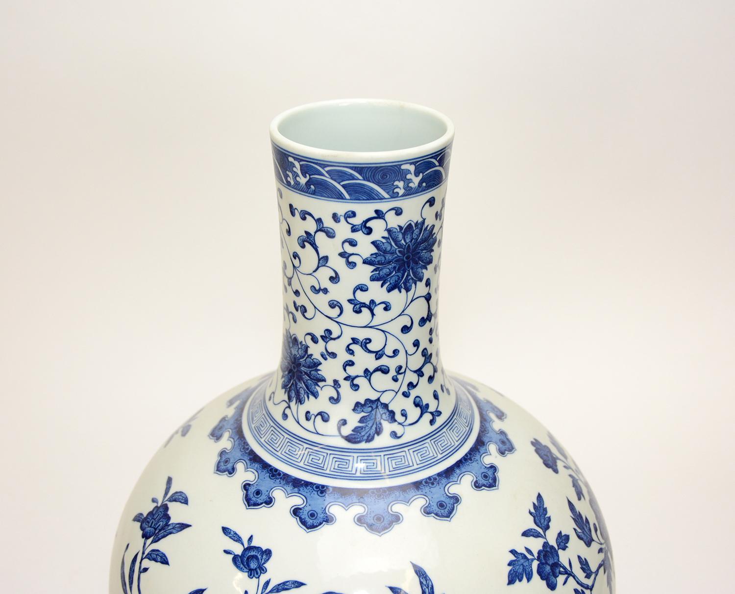 Large Chinese Qing Qianlong Style Blue and White Floral Globular Porcelain Vase For Sale 2