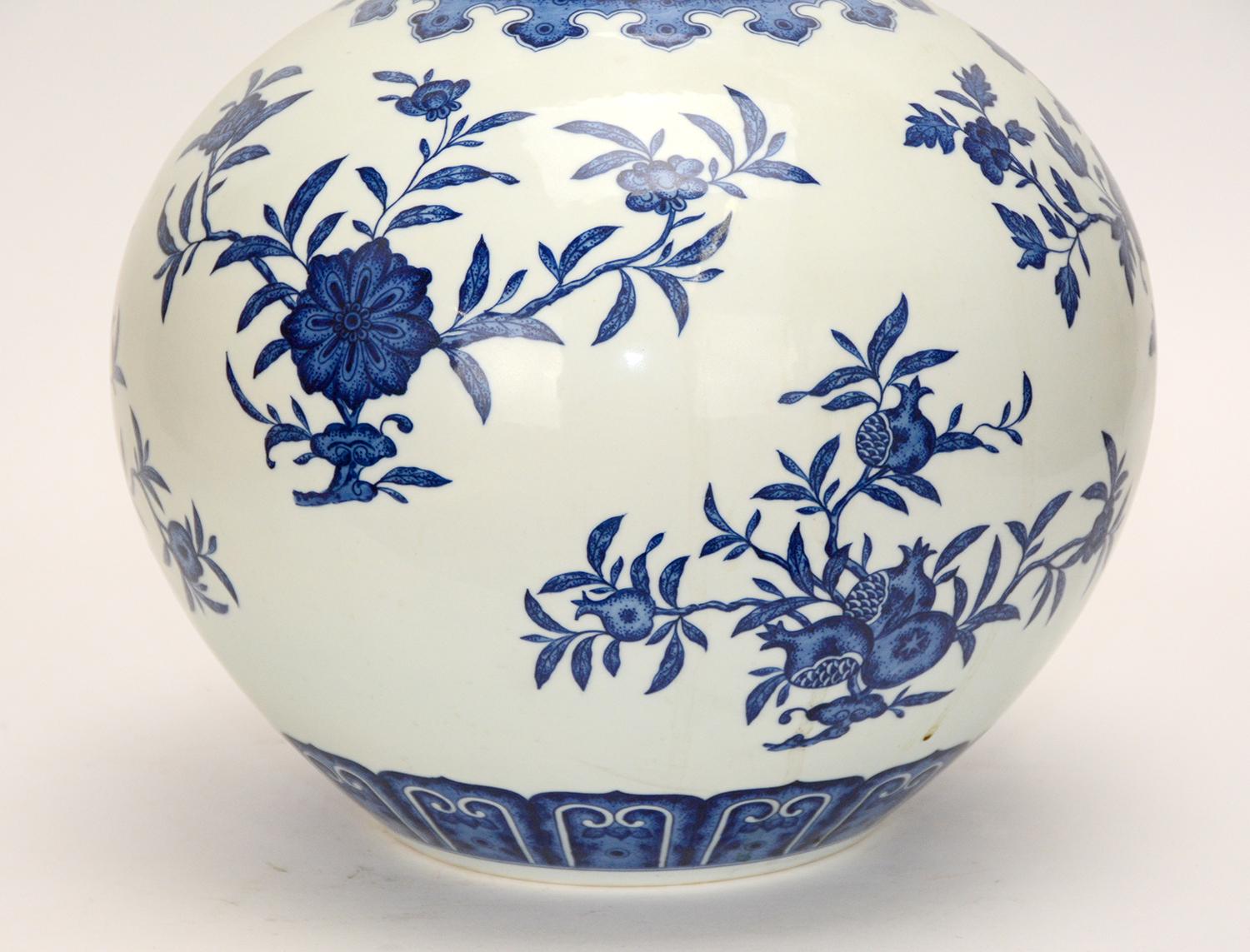 Large Chinese Qing Qianlong Style Blue and White Floral Globular Porcelain Vase For Sale 3