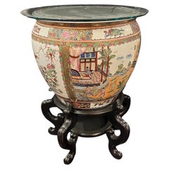 Gran Olla China con Medallón de Rosa y Pescado sobre Soporte
