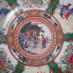 Große große chinesische Rose-Medaillon-Schale aus hand emailliertem und vergoldetem Porzellan