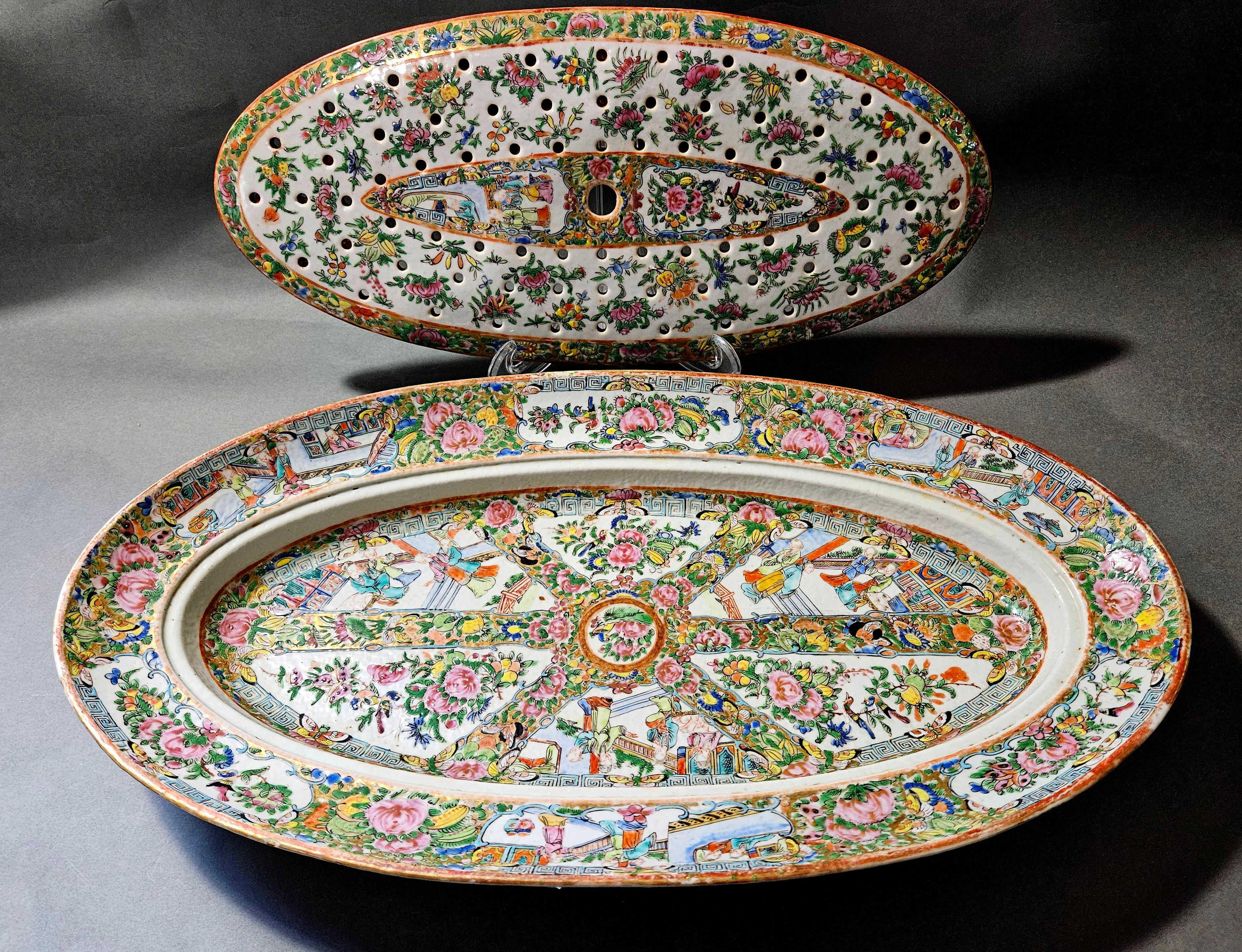 Grand plateau à poisson oblong en forme de médaillon de rose chinois Plat de service avec crépine percée en vente 1