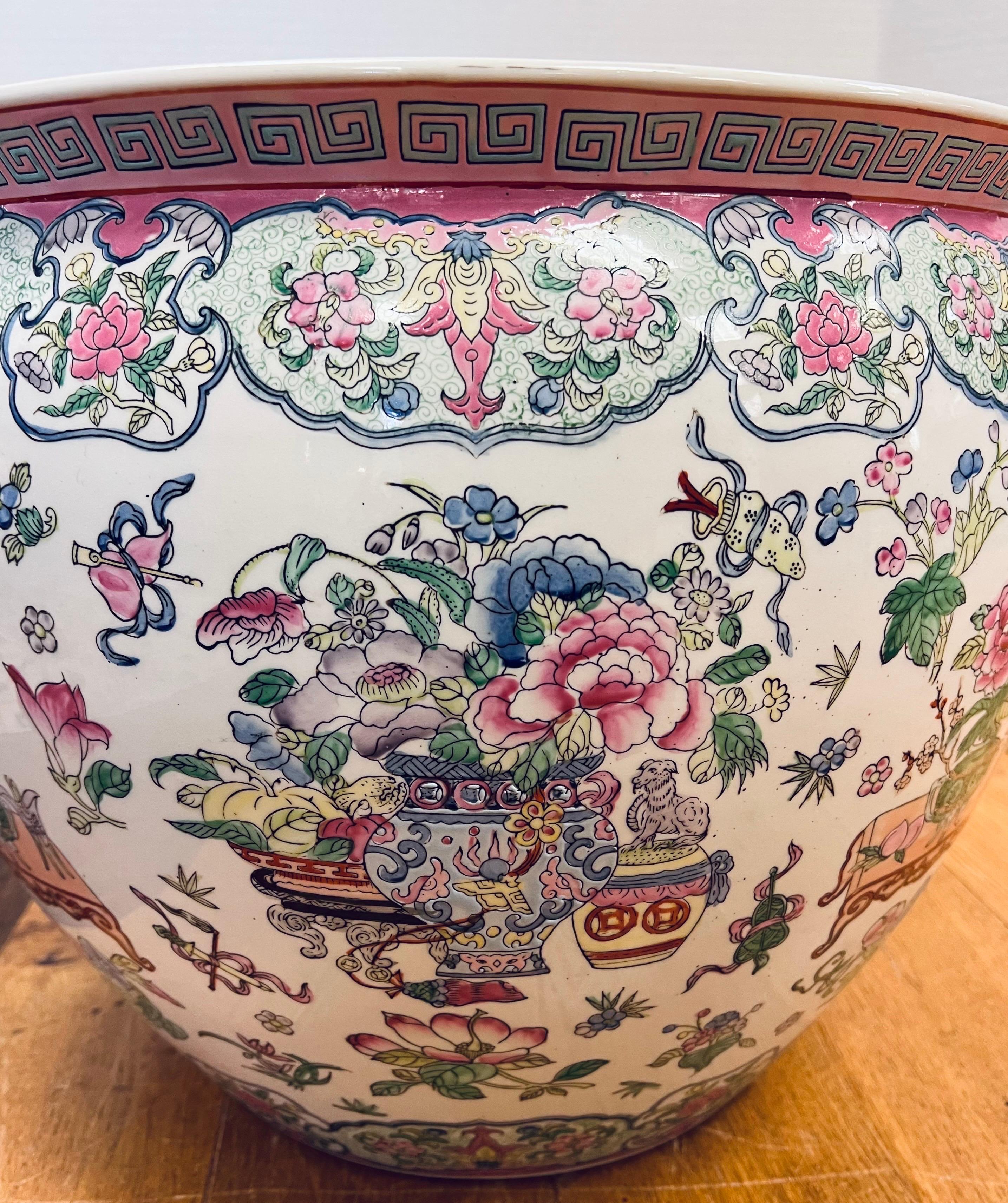 Large Chinese Rose Medallion Porcelain Fish Bowl Planter Chinoiserie In Good Condition In West Hartford, CT