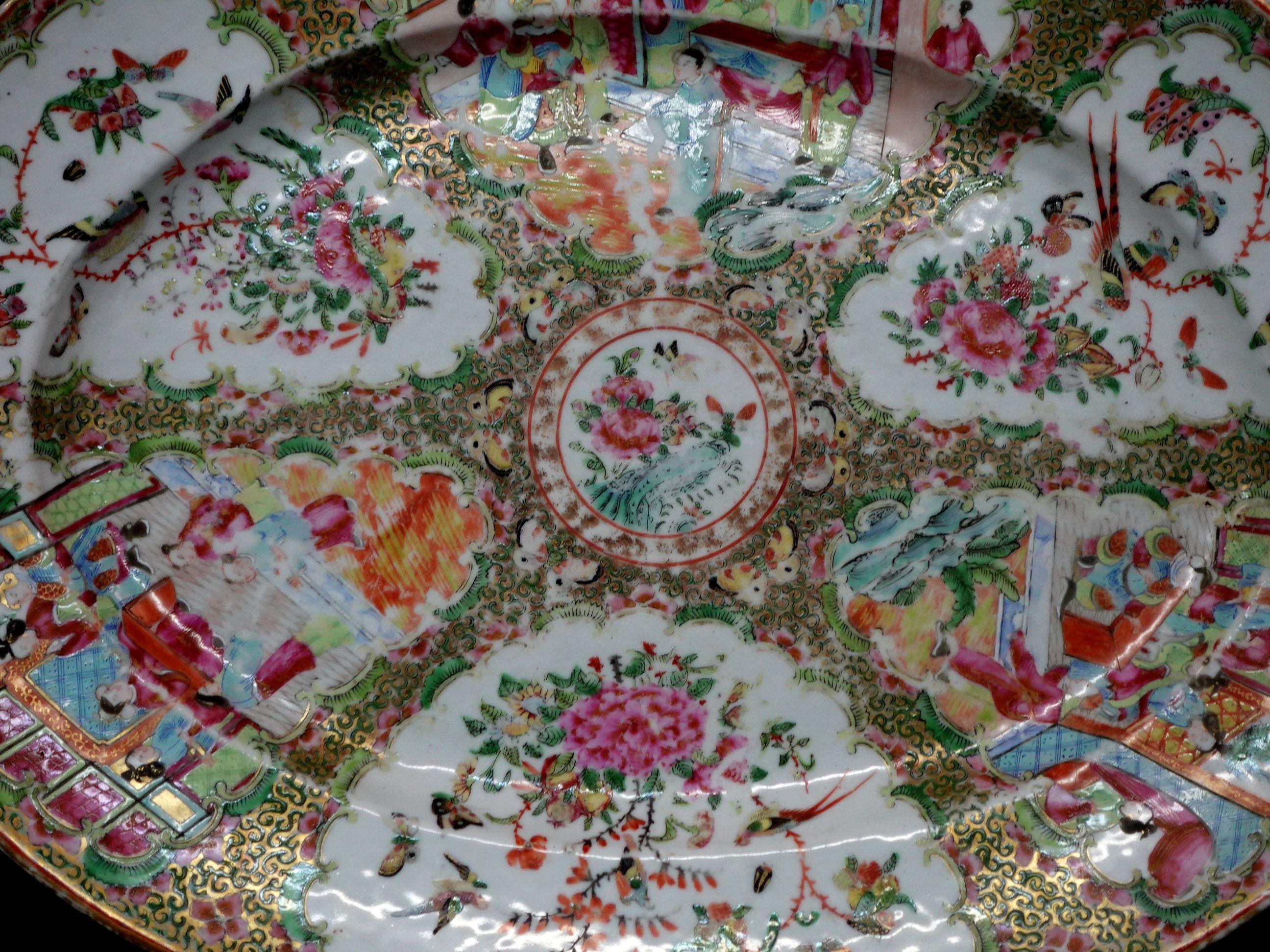 Qing Grand plateau en porcelaine chinois à médaillons roses, Ric 058 en vente