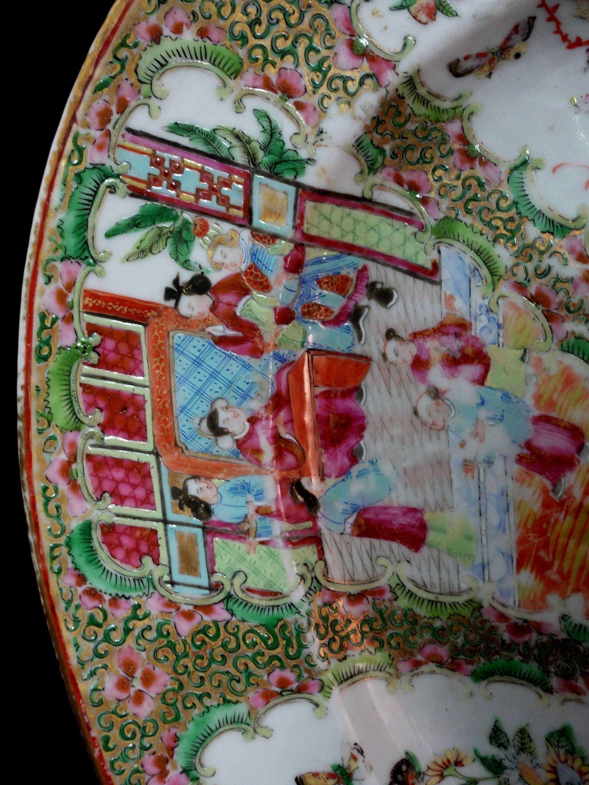 Porcelaine Grand plateau en porcelaine chinois à médaillons roses, Ric 058 en vente
