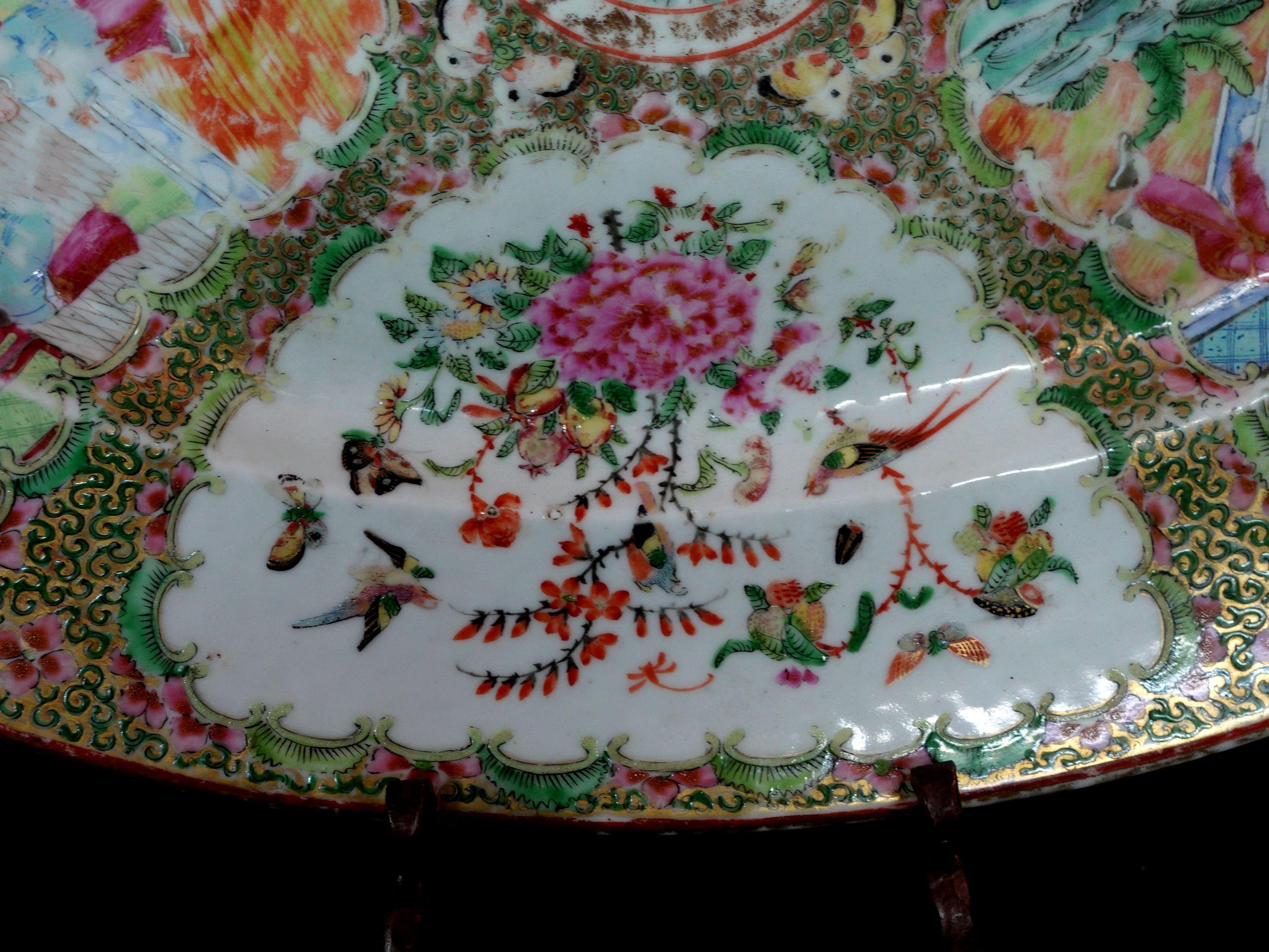 Grand plateau en porcelaine chinois à médaillons roses, Ric 058 en vente 1
