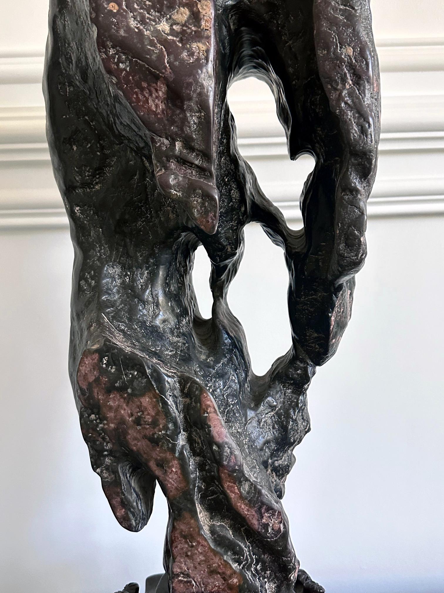 Grande pierre d'érudit chinoise Lingbi Stone sur Stand en vente 3
