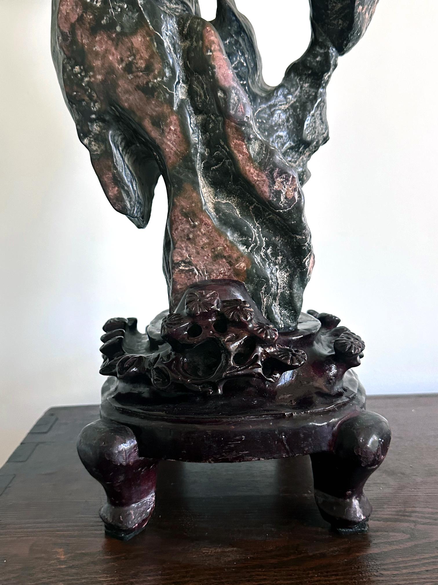 Grande pierre d'érudit chinoise Lingbi Stone sur Stand en vente 4