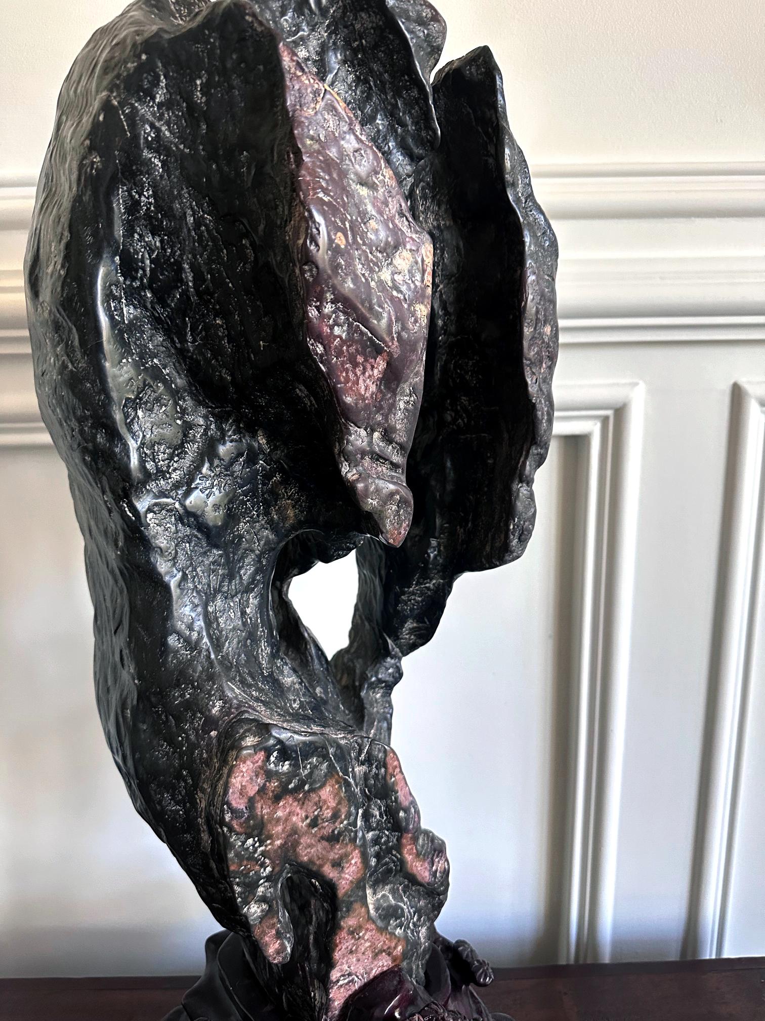 Grande pierre d'érudit chinoise Lingbi Stone sur Stand en vente 5