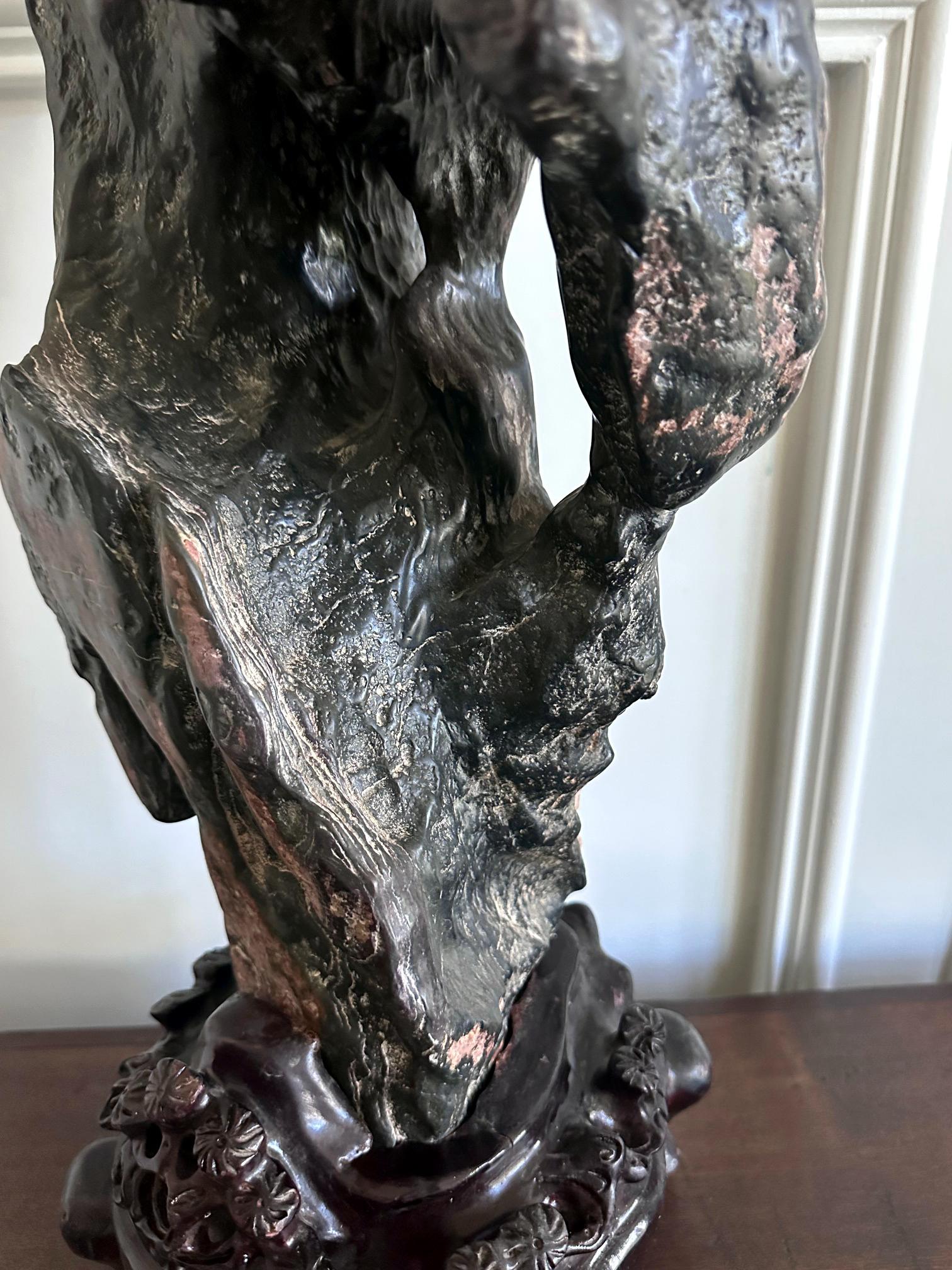 Grande pierre d'érudit chinoise Lingbi Stone sur Stand en vente 7
