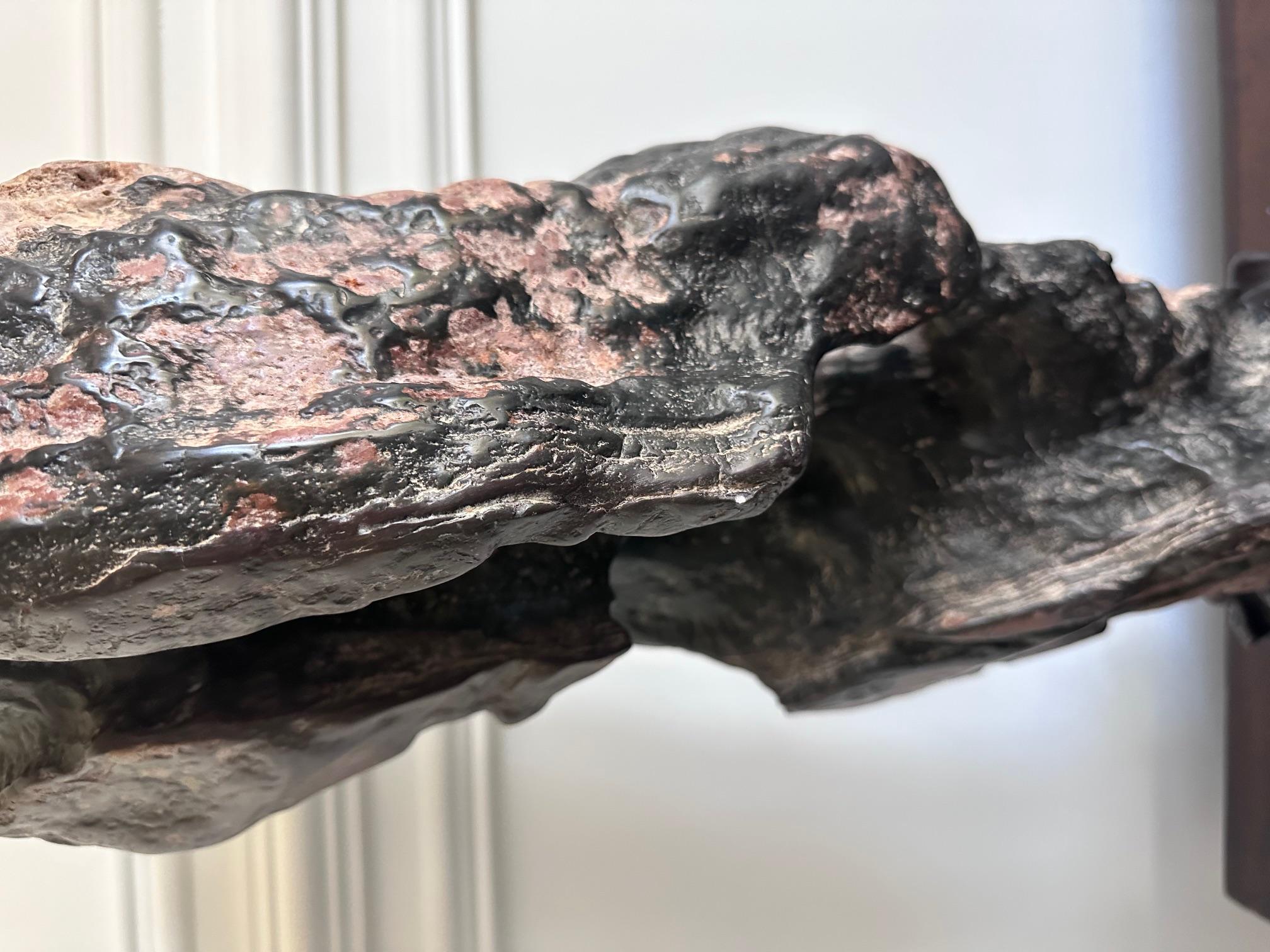 Grande pierre d'érudit chinoise Lingbi Stone sur Stand en vente 8