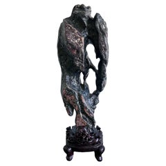 Gran Piedra Lingbi de la Roca de los Eruditos Chinos en expositor