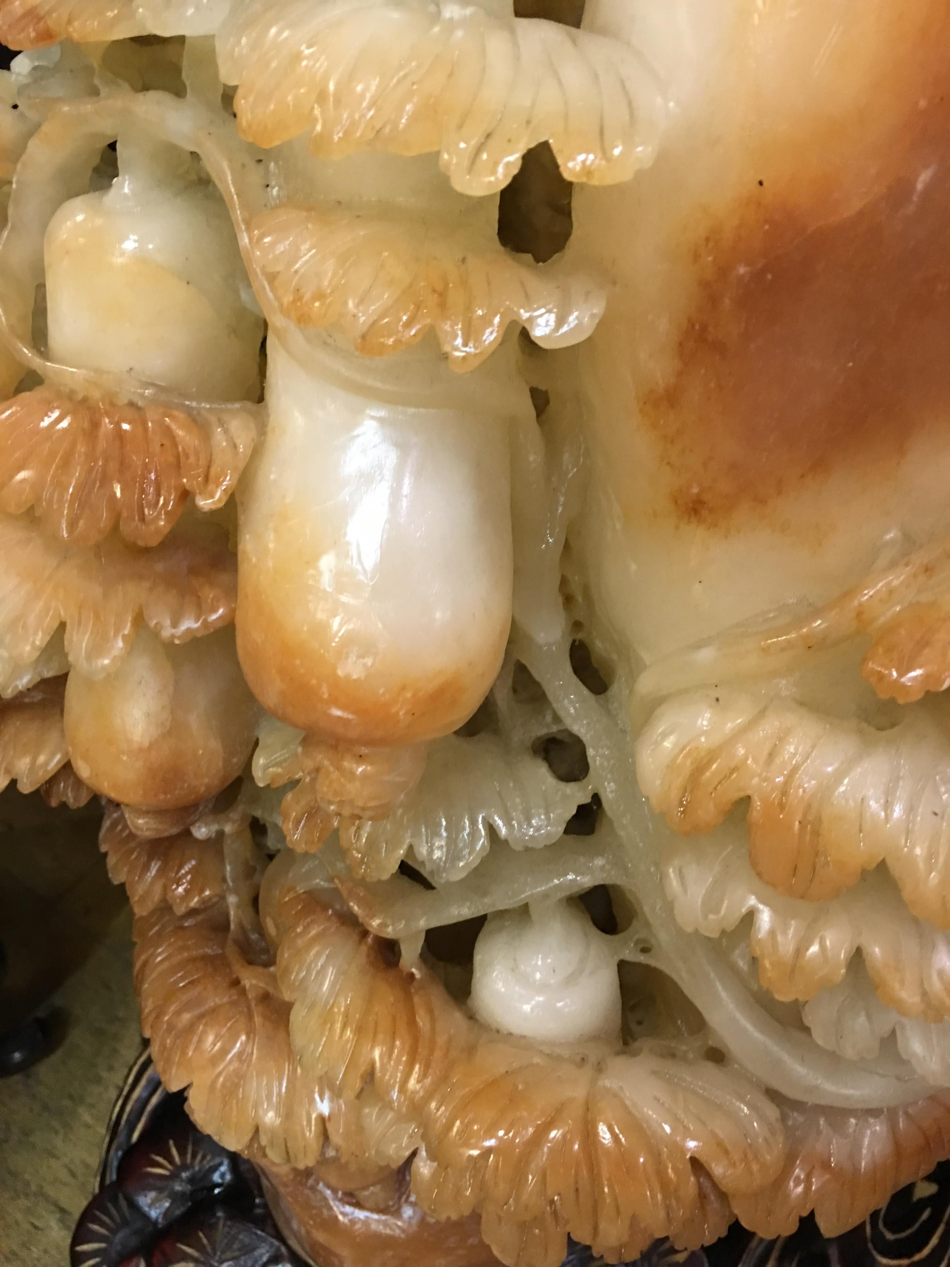 20ième siècle Grande sculpture chinoise en grès représentant des carrots chinois en vente