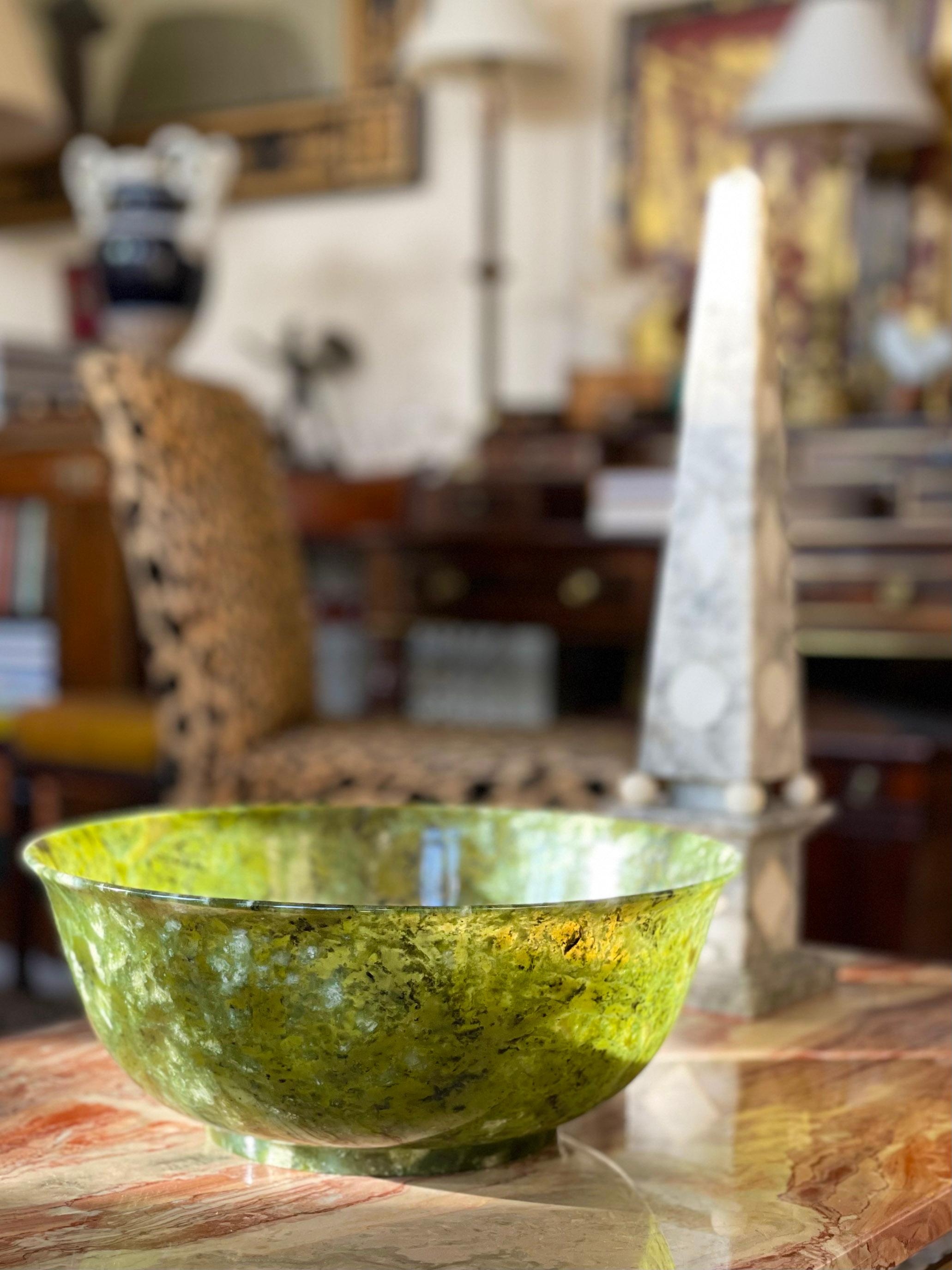 Large Chinese Spinach Green Jade Bowl In Excellent Condition In Richmond, London