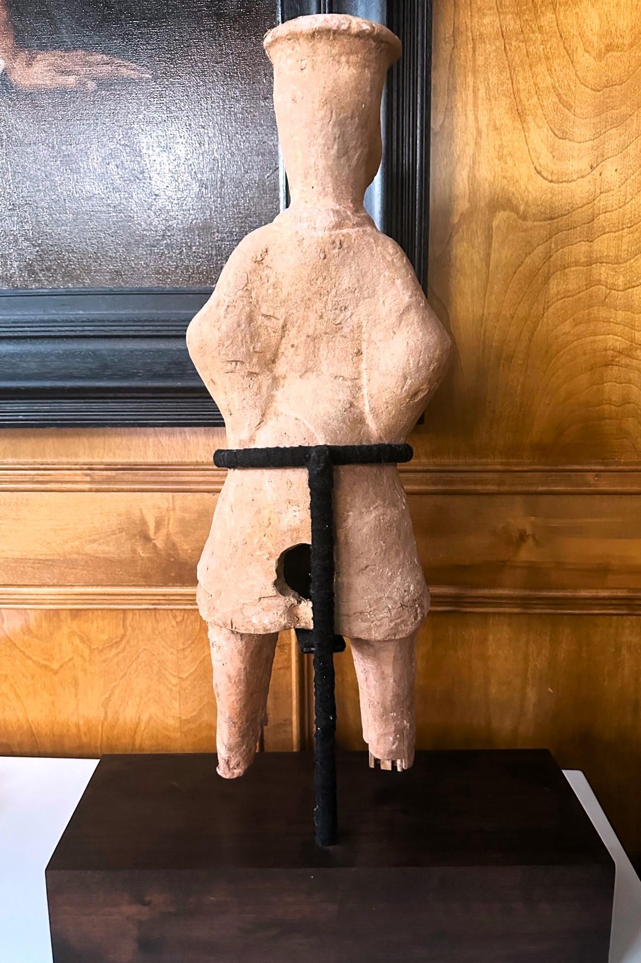 Gran figura de tumba china de terracota Dinastía Han Oriental Chino en venta