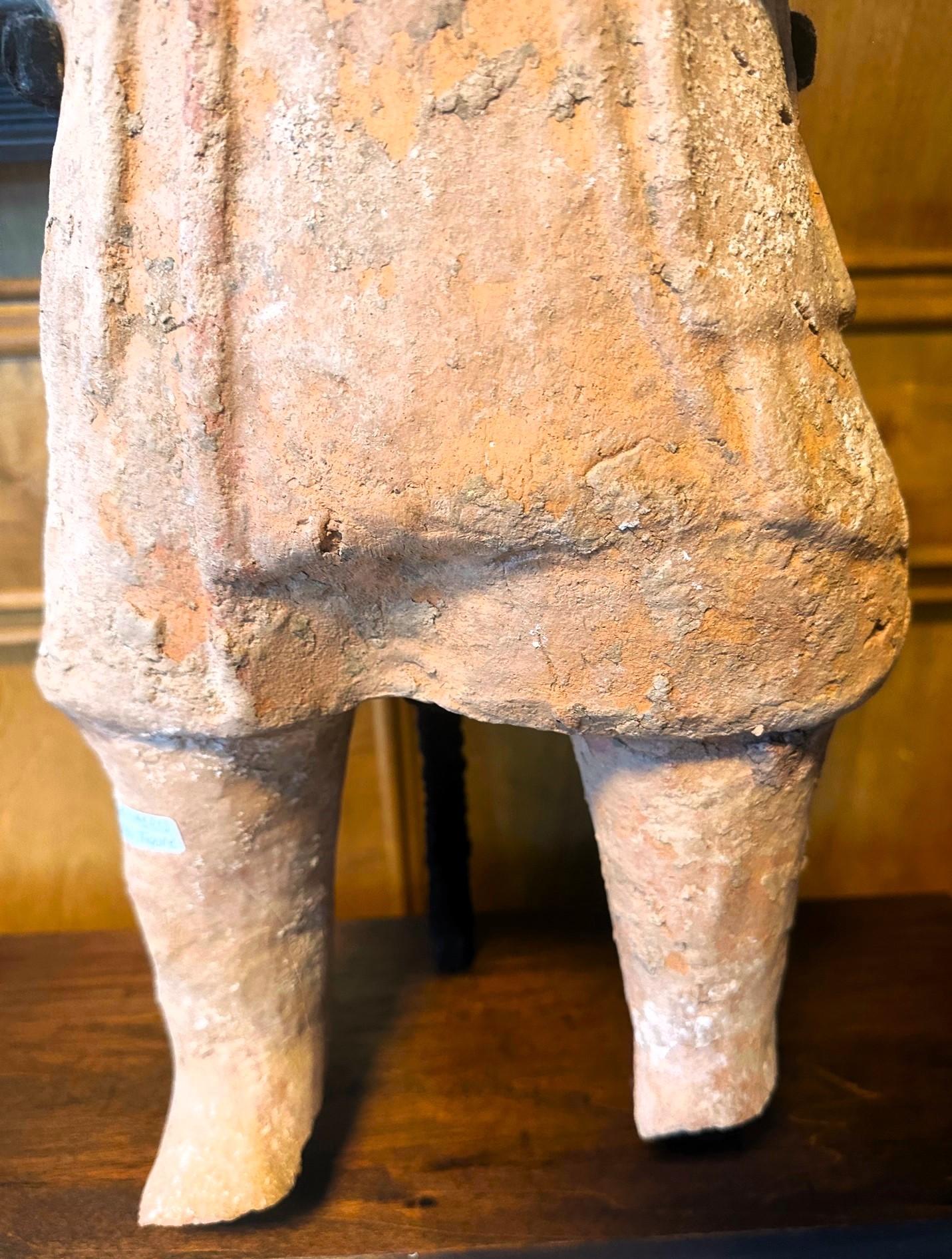 Grande figurine de Tombe en terre cuite chinoise de la dynastie East Han en vente 1