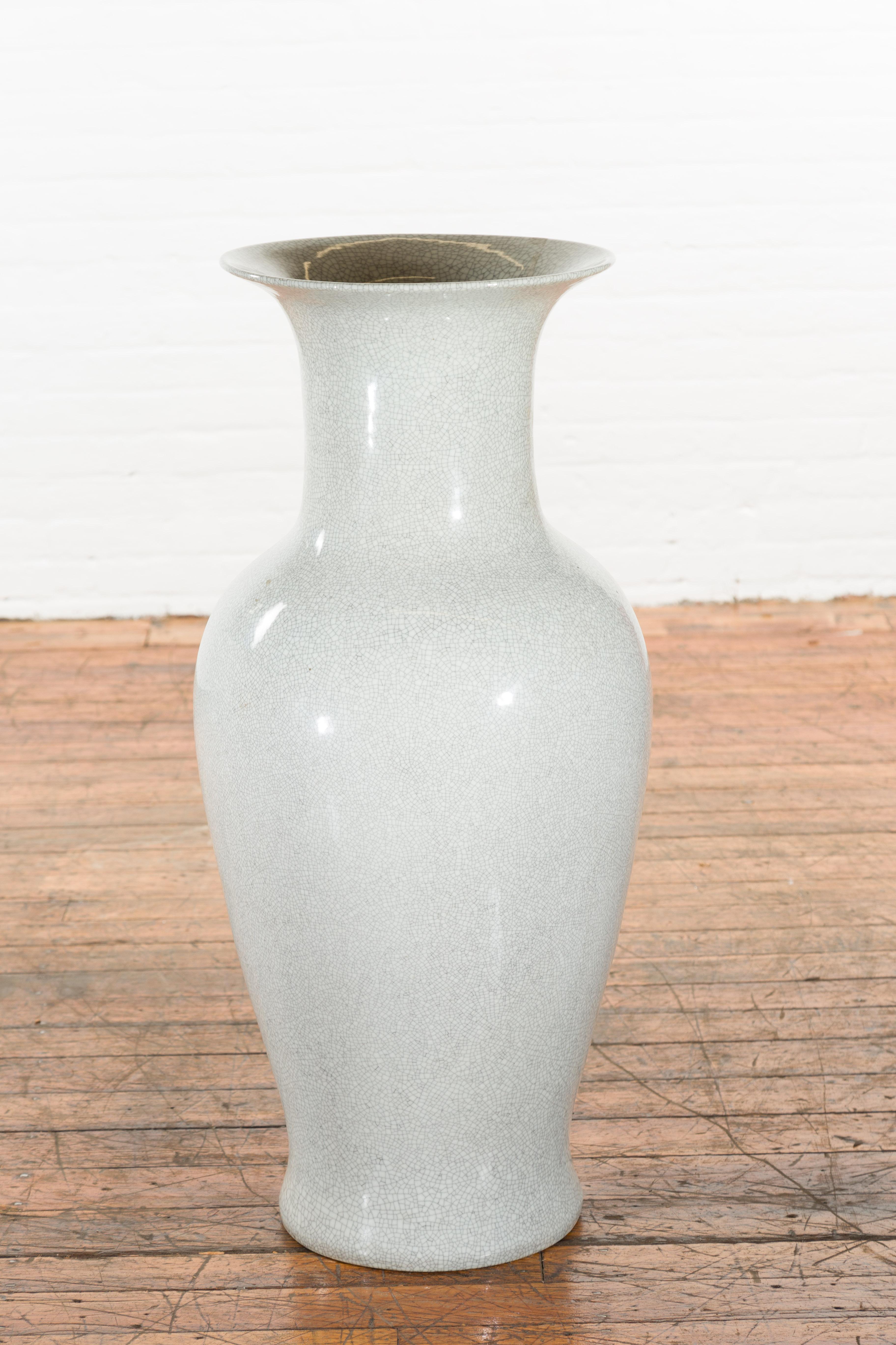 Large Chinese Vintage Altar Vase with Grey Crackle Finish and Flaring Neck For Sale 2