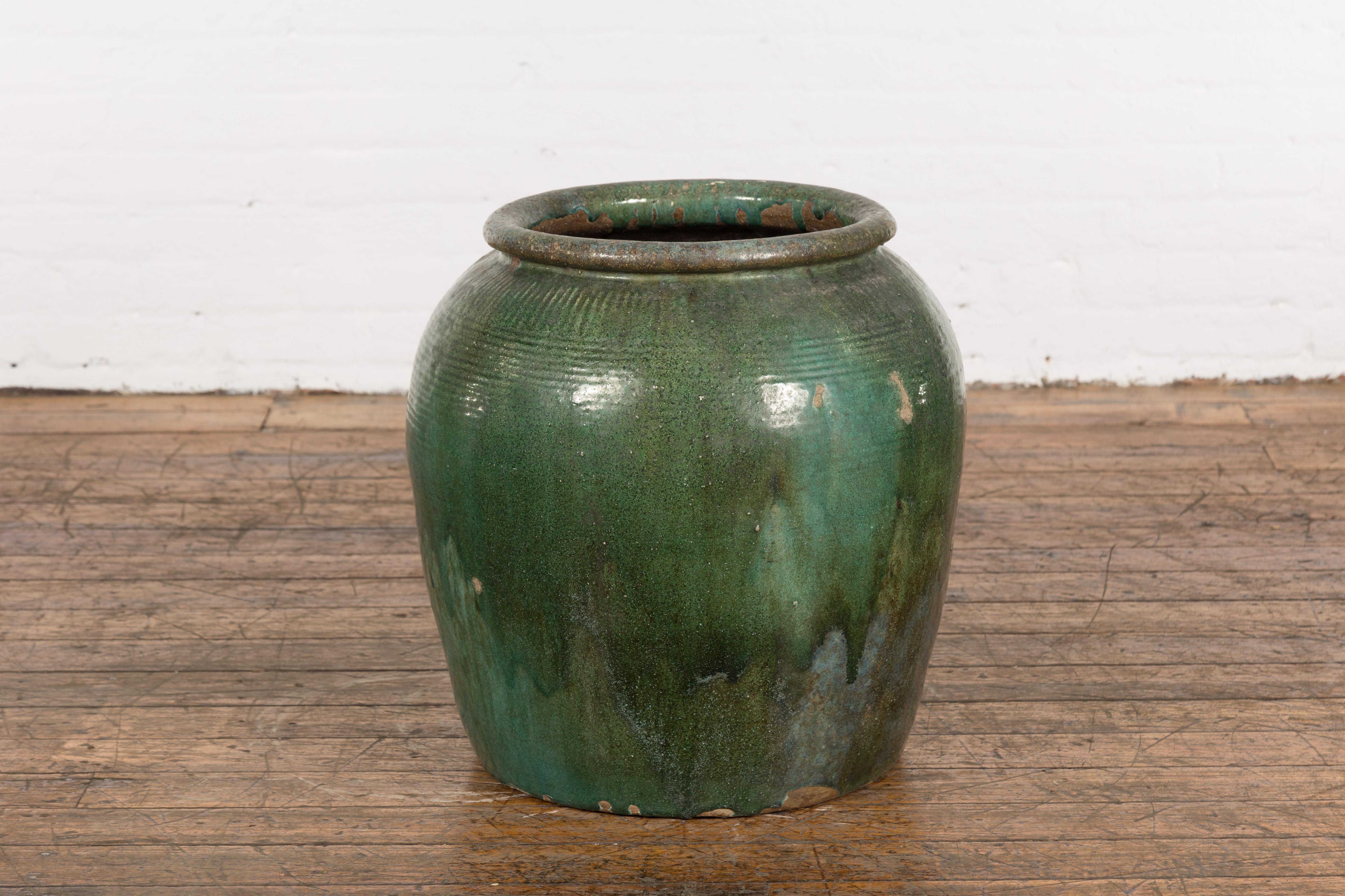 Large Chinese Vintage Green Glazed Ceramic Planter with Striated Décor For Sale 7