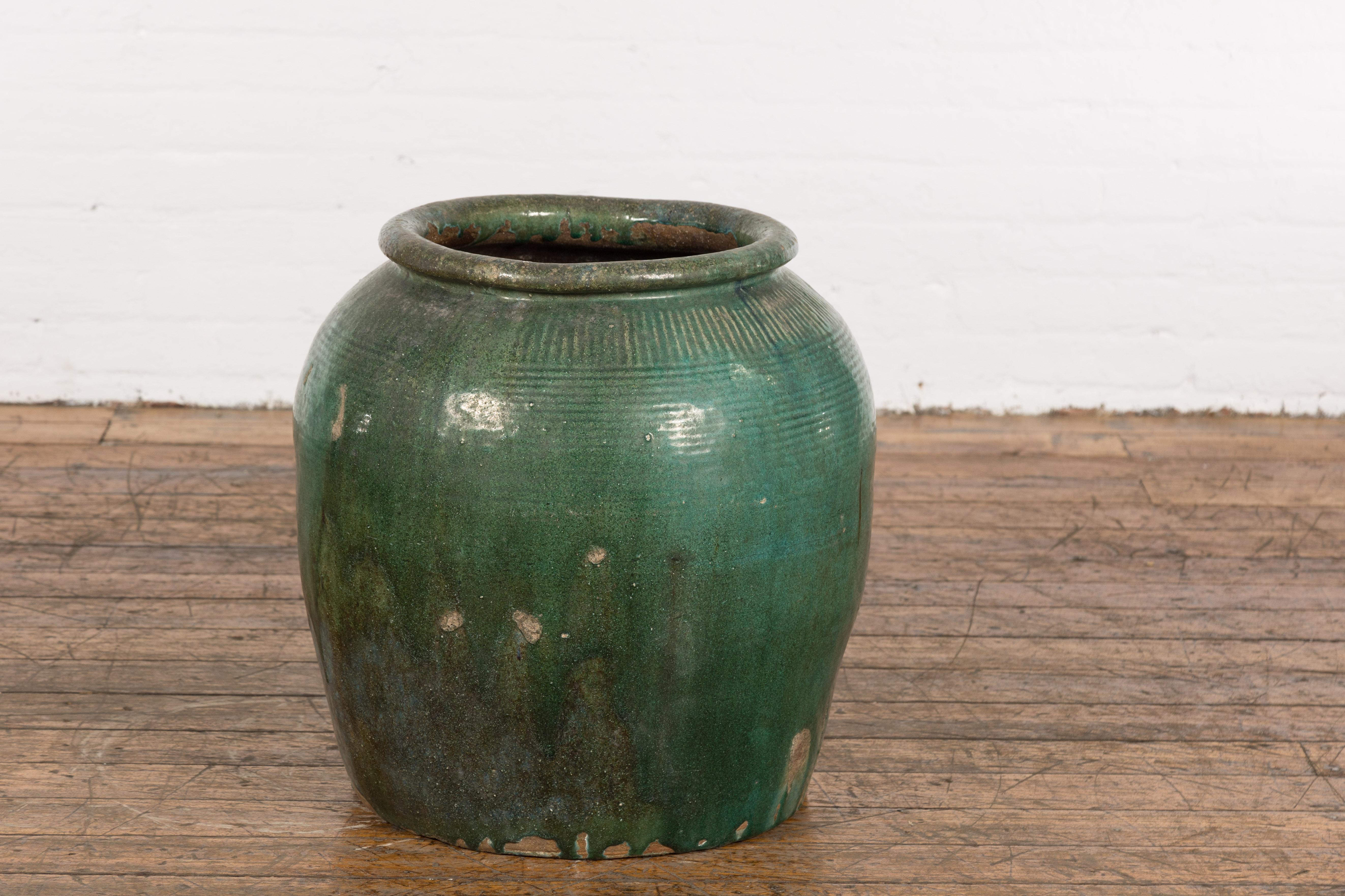 20th Century Large Chinese Vintage Green Glazed Ceramic Planter with Striated Décor For Sale