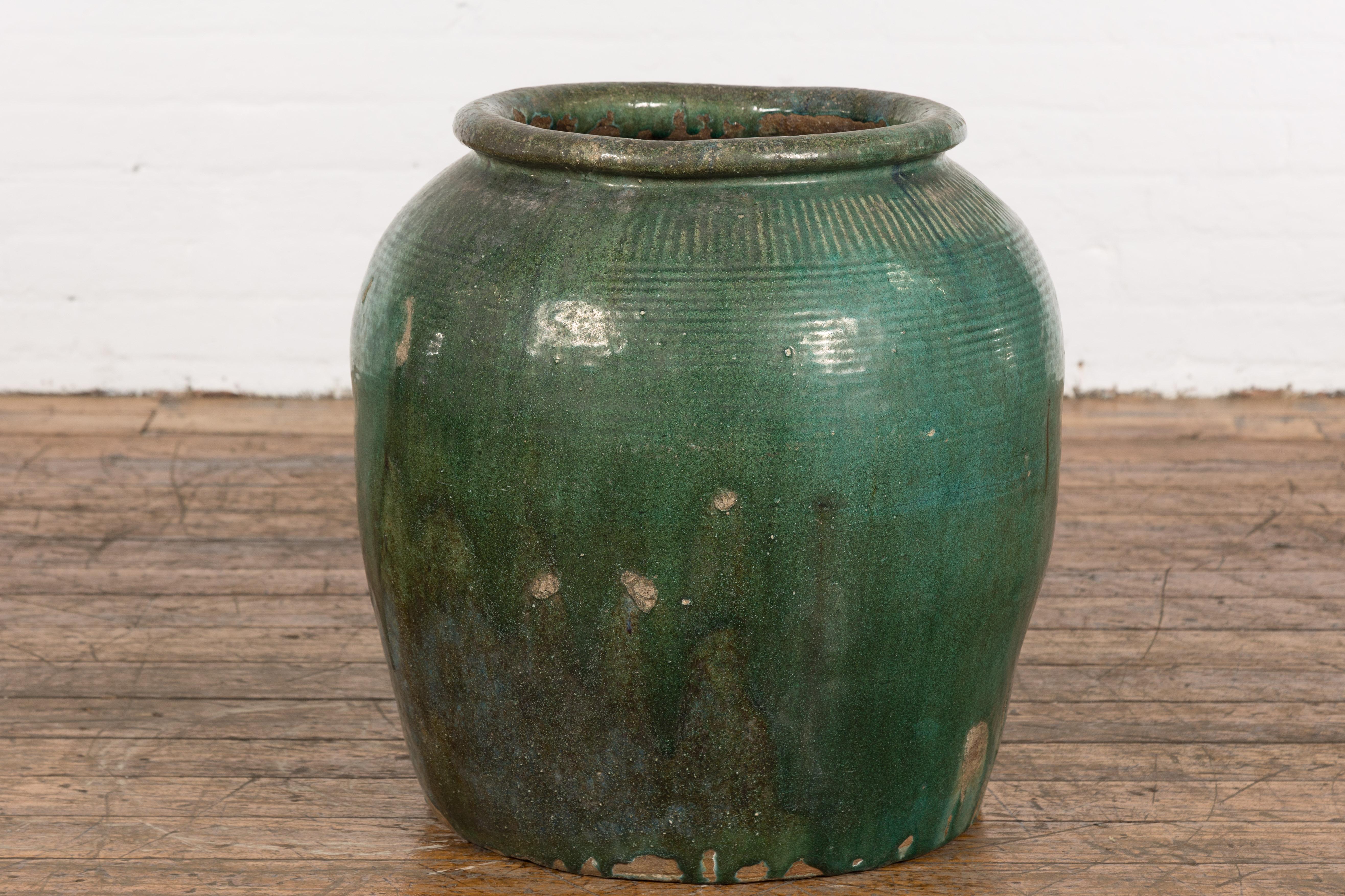 Large Chinese Vintage Green Glazed Ceramic Planter with Striated Décor For Sale 1