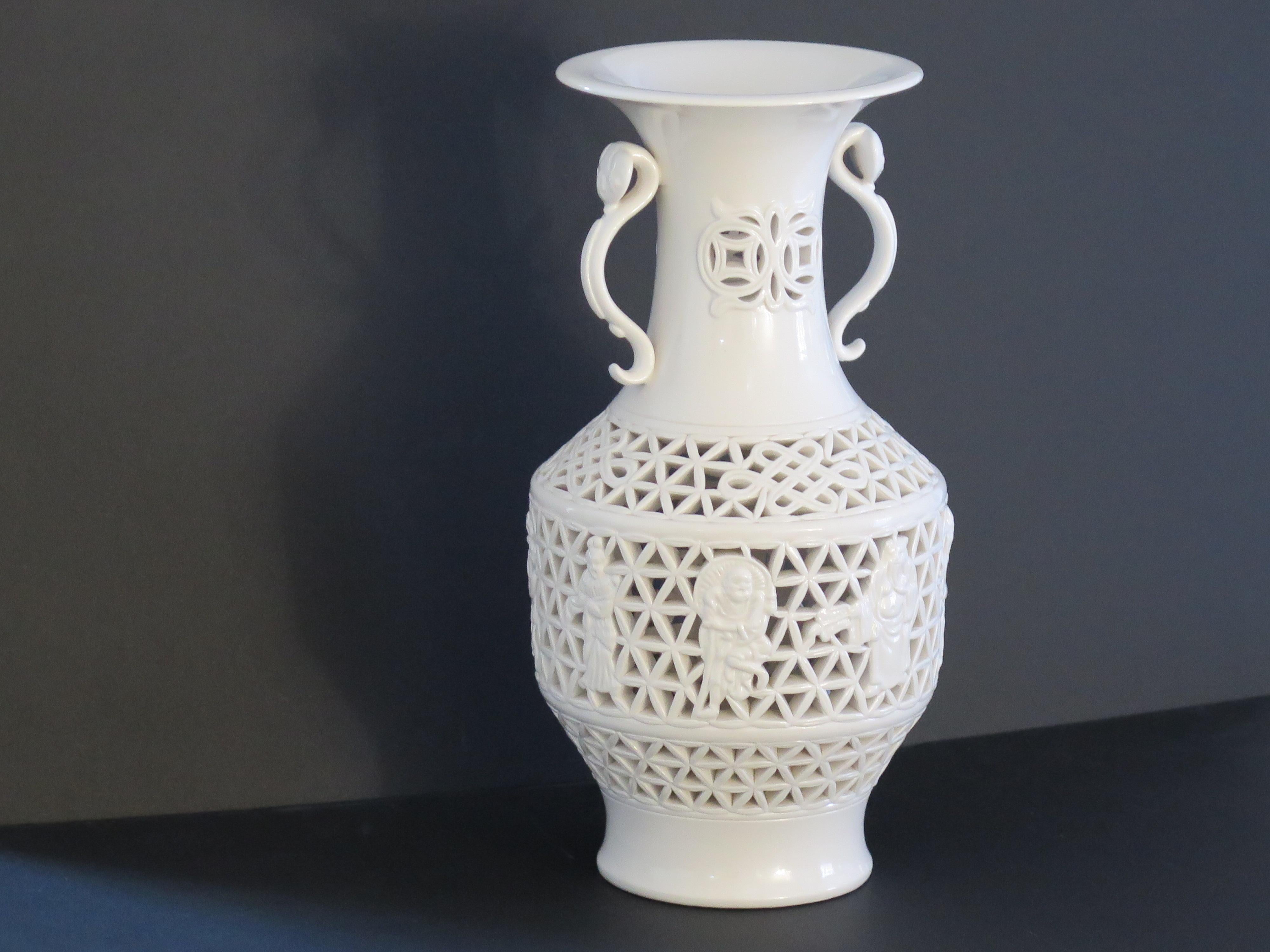 Qing  Large Chinese white Blanc-de-Chine Vase Porcelain reticulated, mid century For Sale