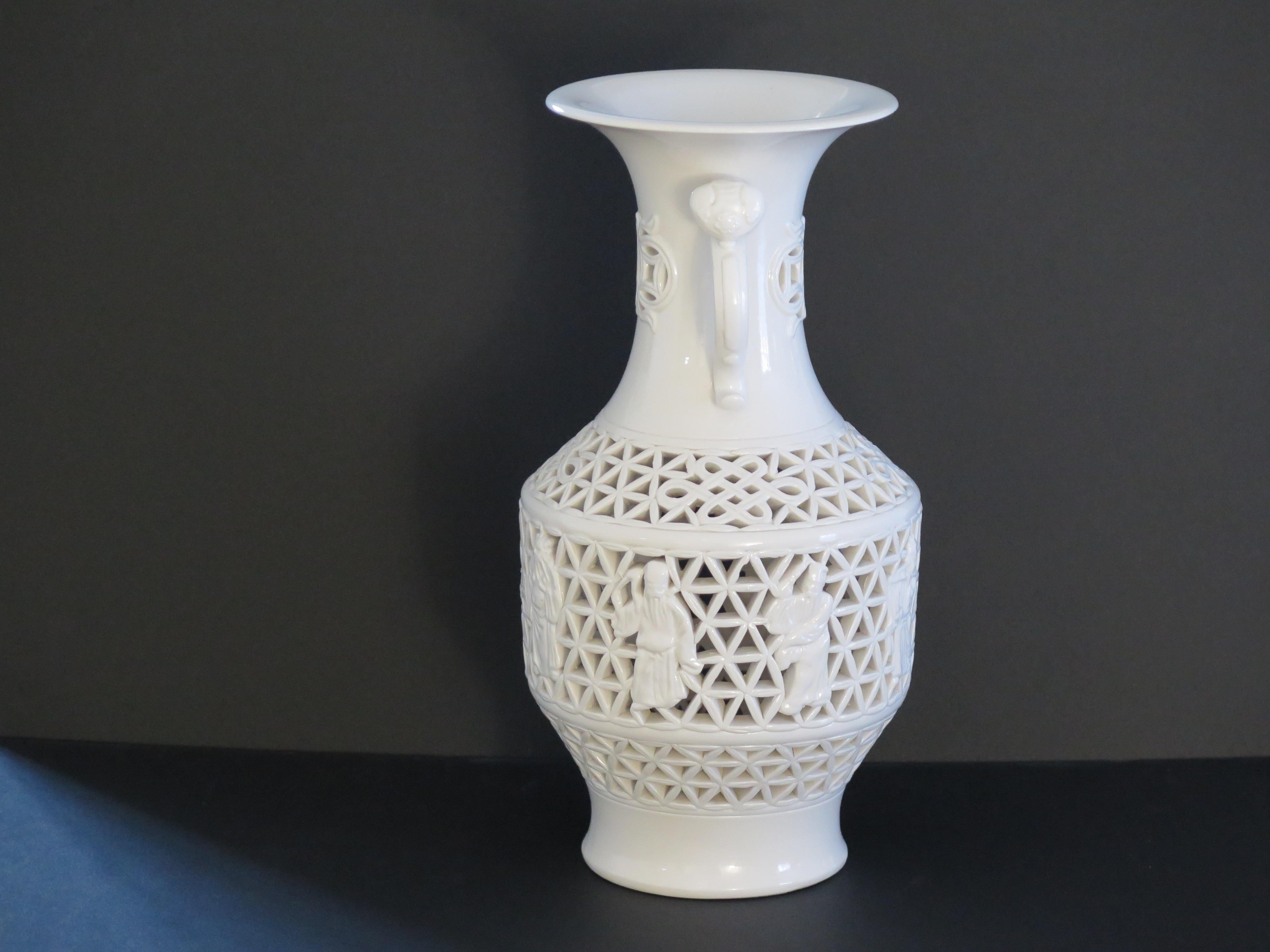 Hand-Crafted  Large Chinese white Blanc-de-Chine Vase Porcelain reticulated, mid century For Sale