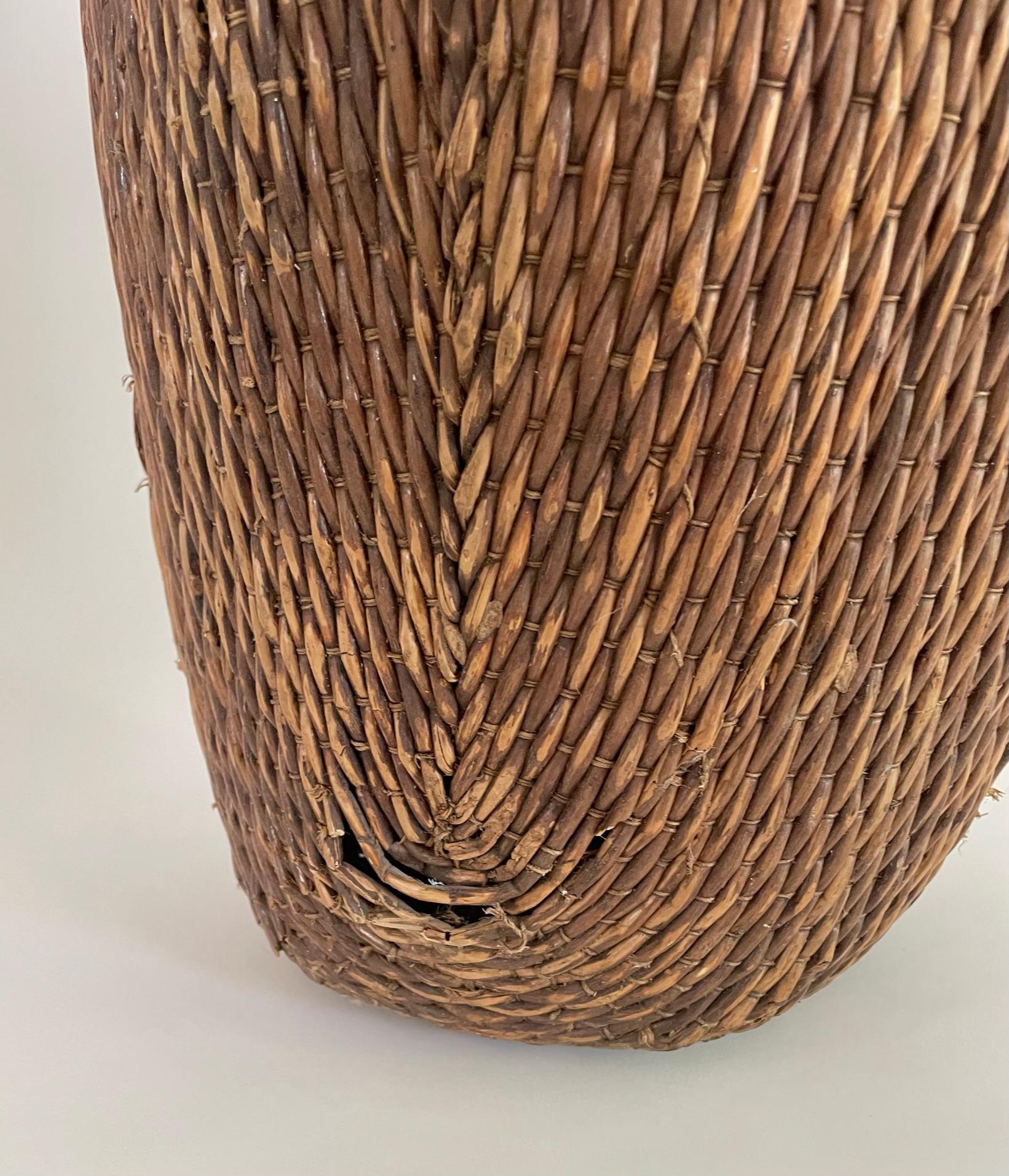 Large Chinese Willow Basket In Good Condition In Atlanta, GA