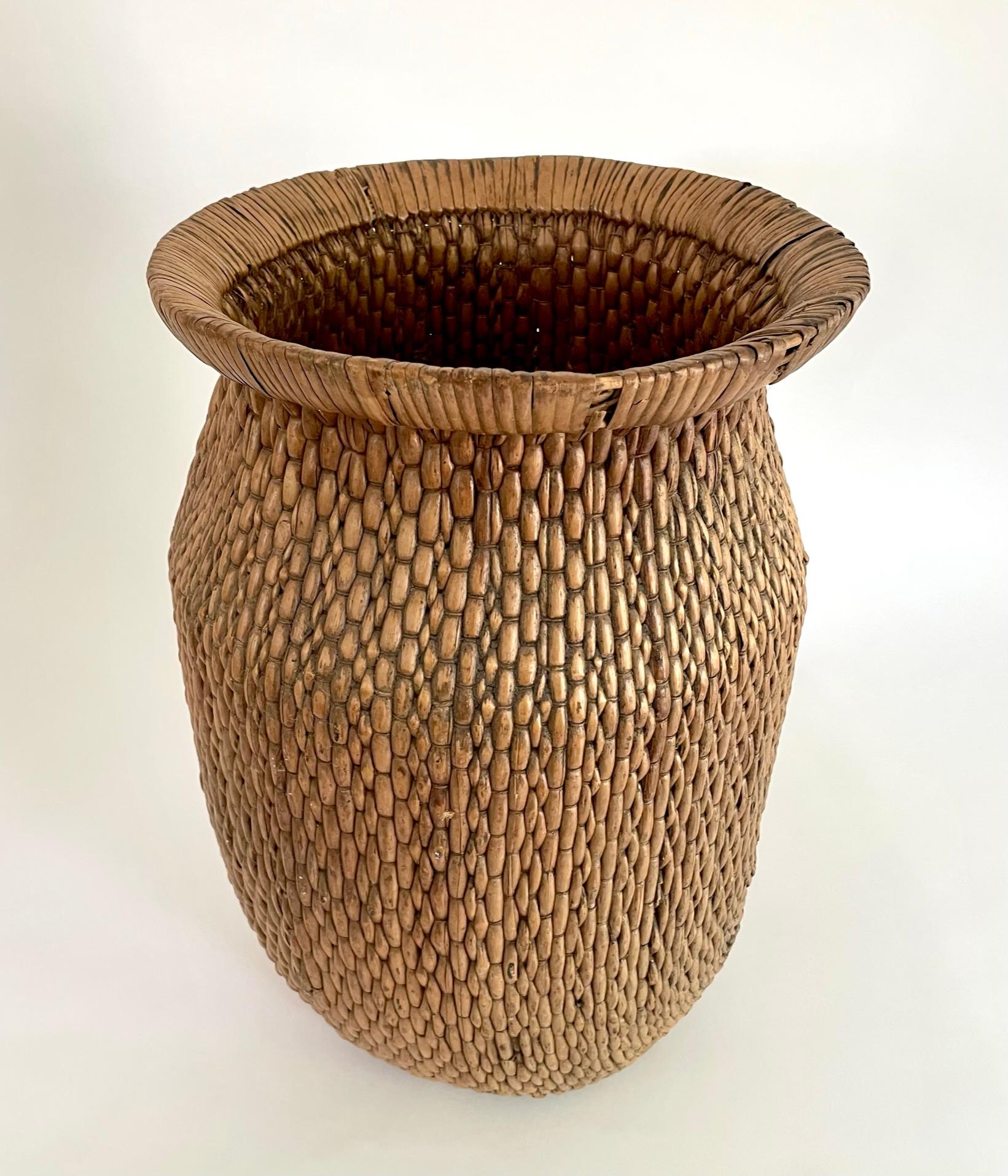 Large Chinese Willow Basket In Good Condition For Sale In Atlanta, GA