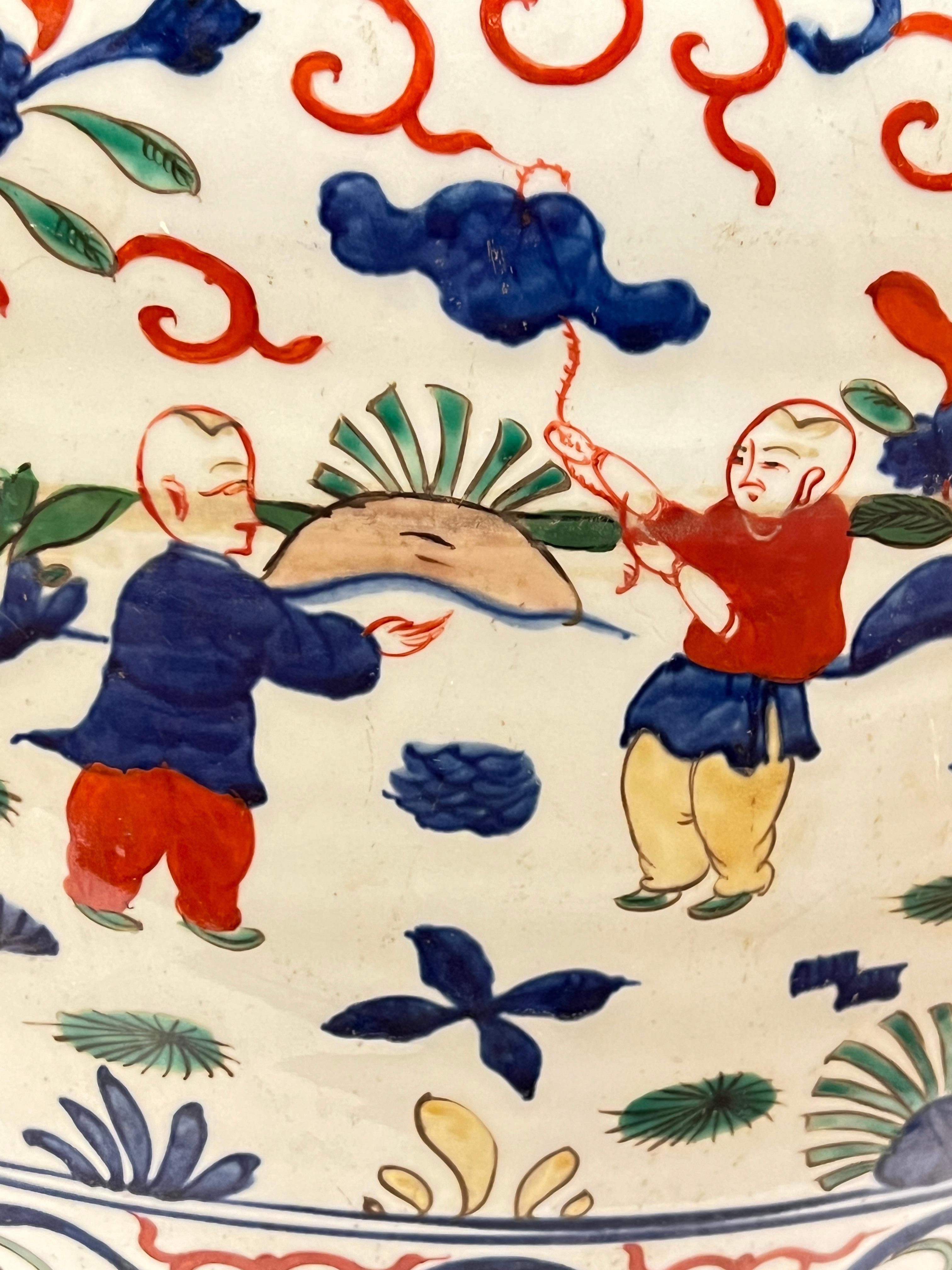Large Chinese Wucai Porcelain Jardiniere in Jingjia Ming Dynasty Style In Good Condition For Sale In New York, NY