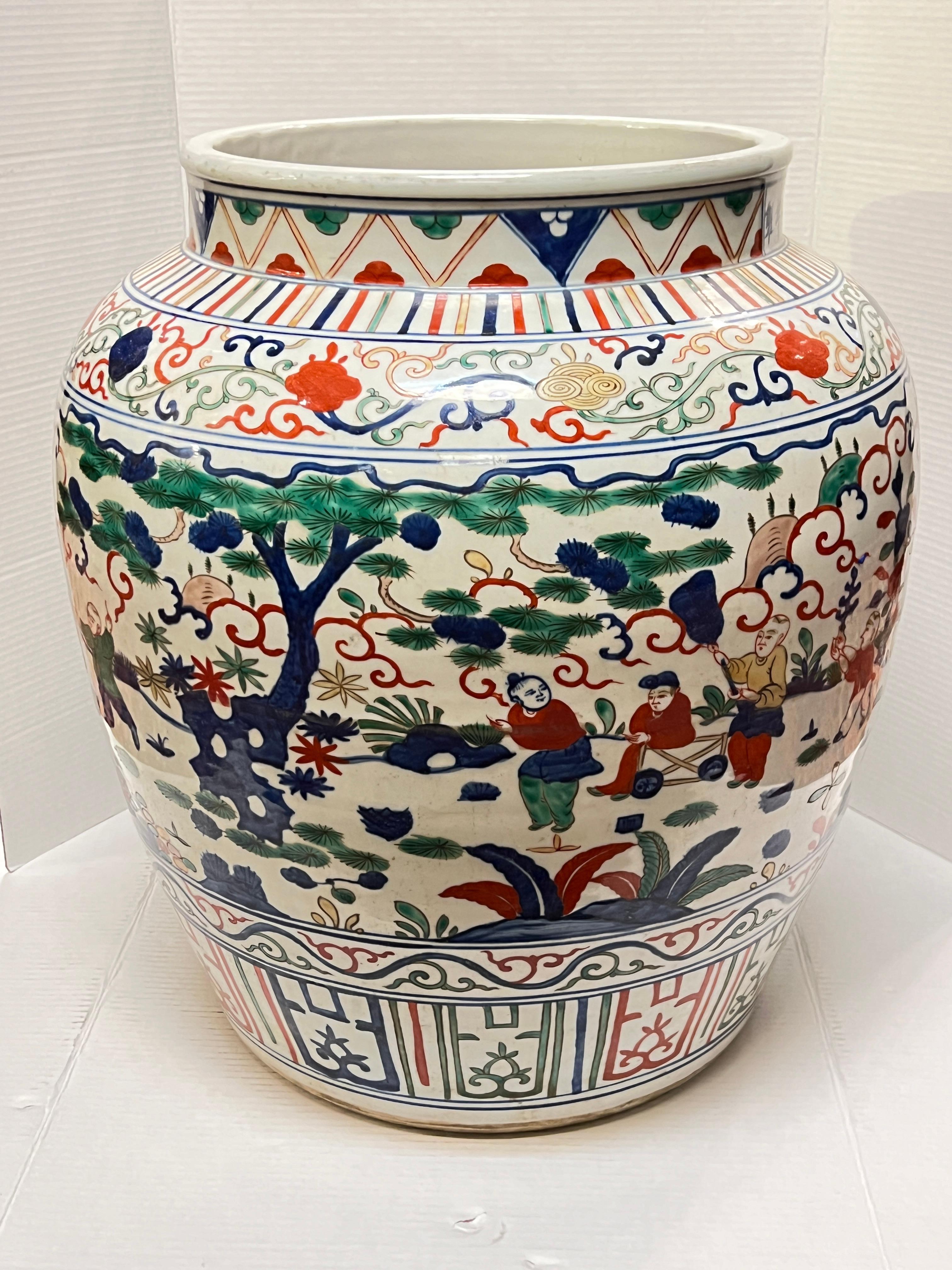 Large Chinese Wucai Porcelain Jardiniere in Jingjia Ming Dynasty Style For Sale 1