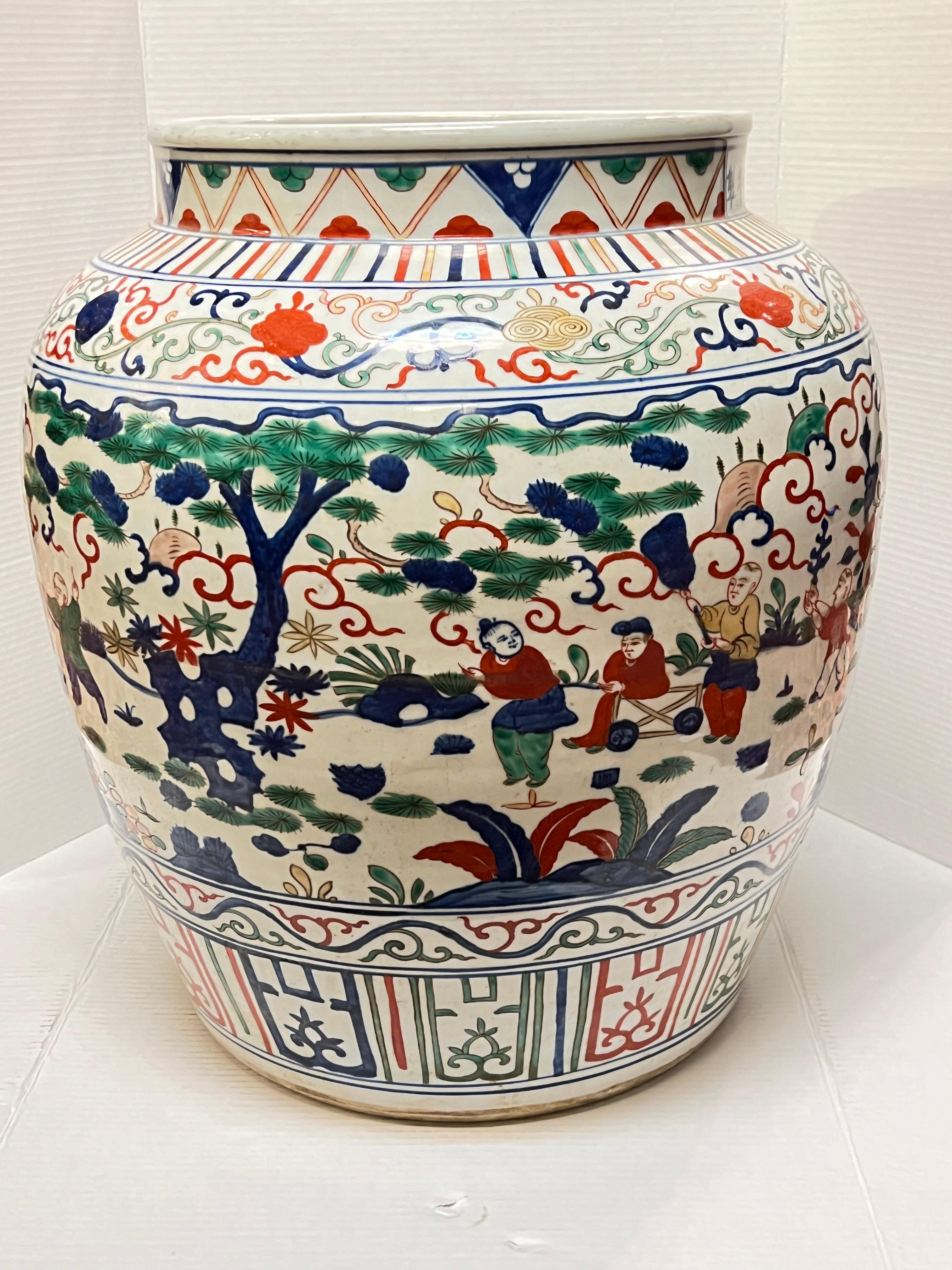 Large Chinese Wucai Porcelain Jardiniere in Jingjia Ming Dynasty Style For Sale 2