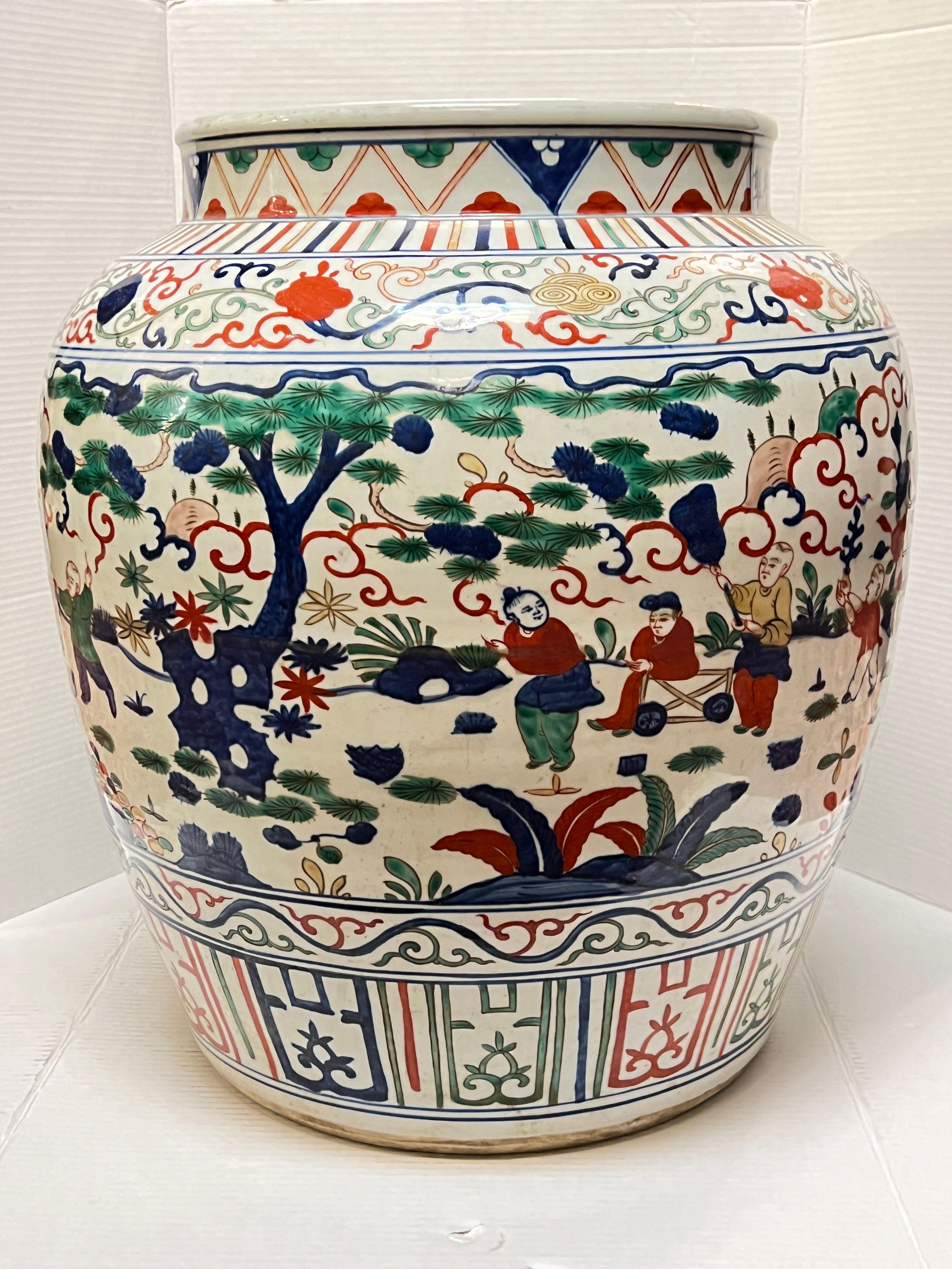 Large Chinese Wucai Porcelain Jardiniere in Jingjia Ming Dynasty Style For Sale 3