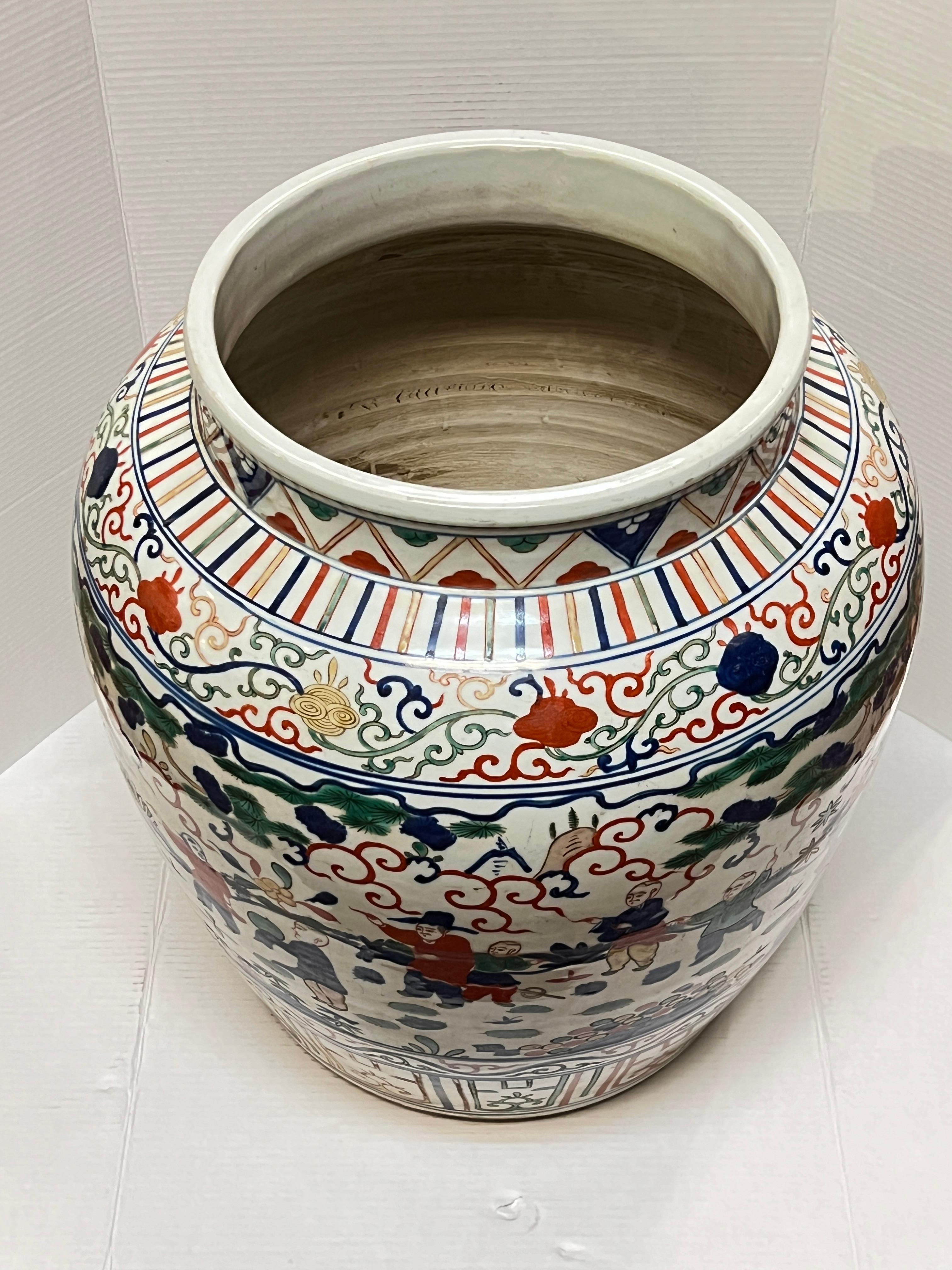 Large Chinese Wucai Porcelain Jardiniere in Jingjia Ming Dynasty Style For Sale 4