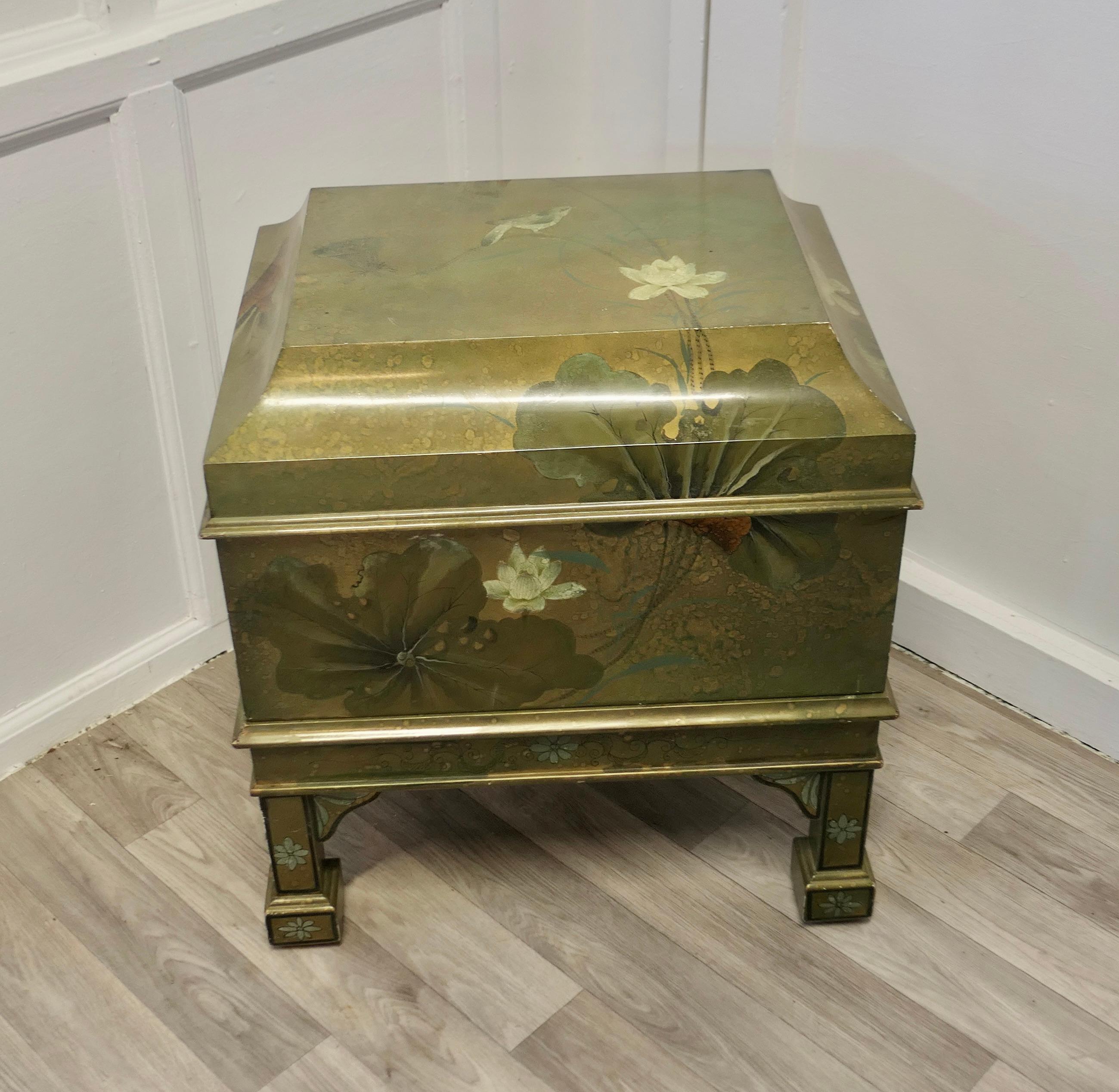 Large Chinoiserie Cellarette or Drinks Cabinet on Stand In Good Condition For Sale In Godshill, Isle of Wight