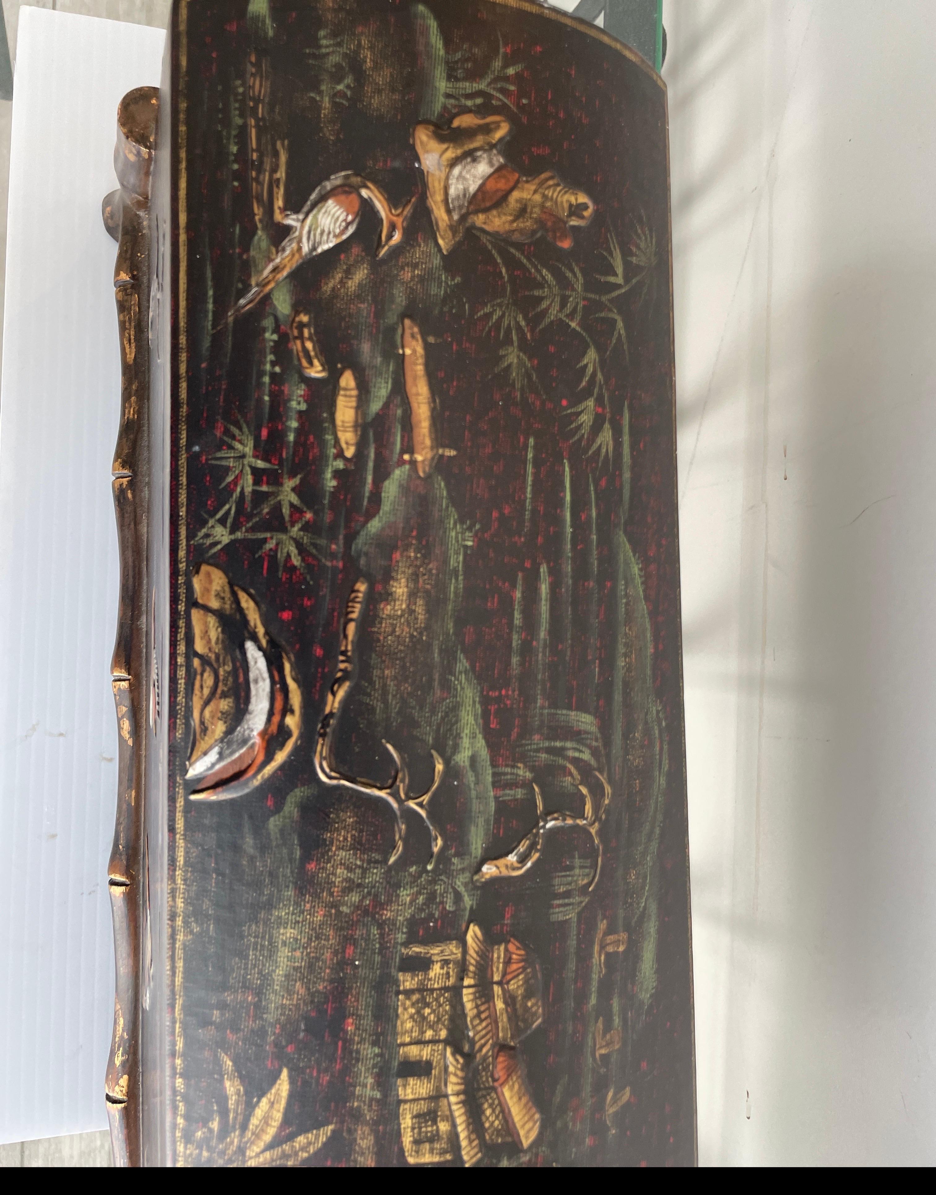 Large Chinoiserie Decorated Box In Good Condition For Sale In West Palm Beach, FL