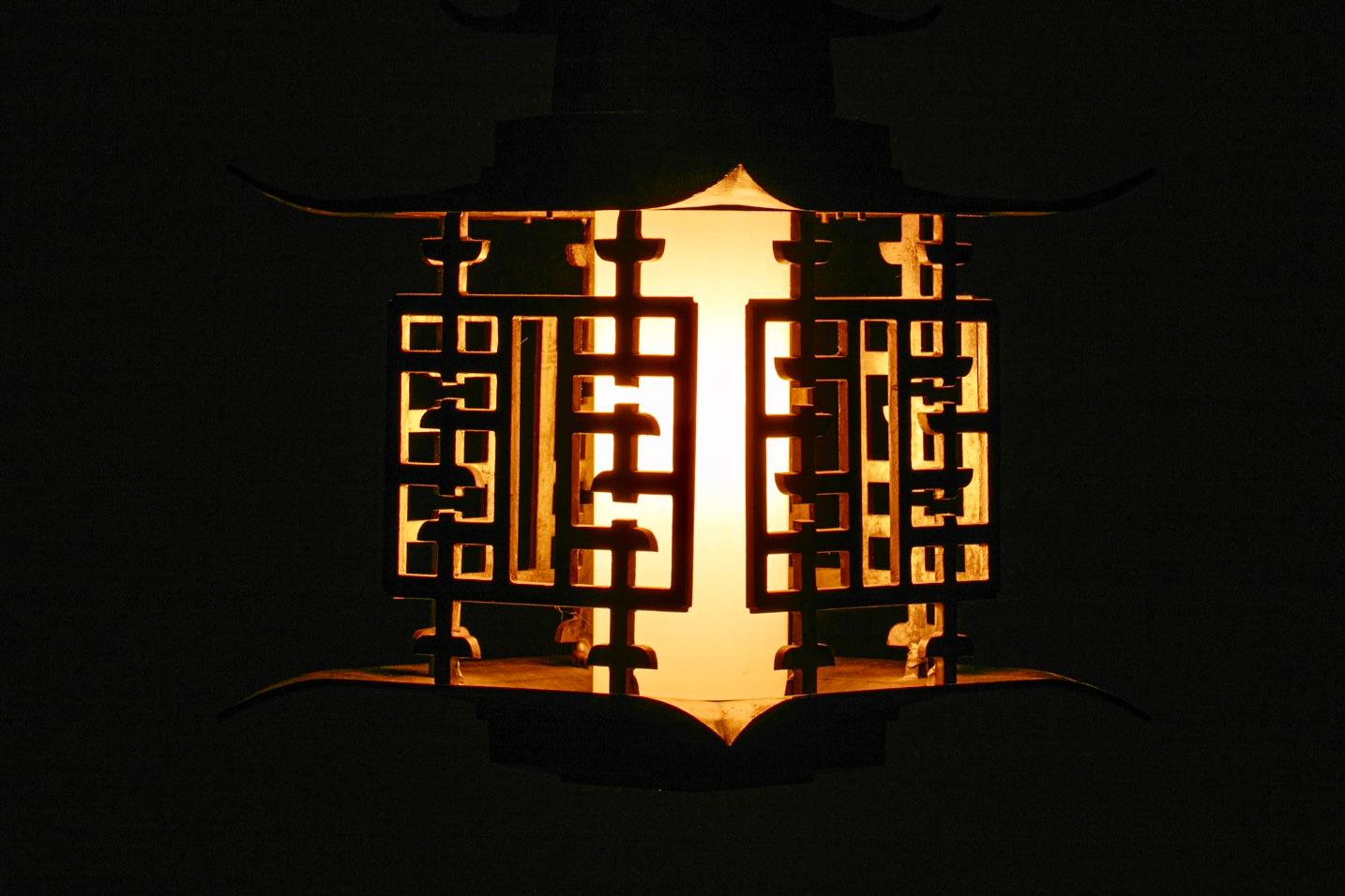 Chinoiseries Grande lanterne pagode chinoiseries en laiton du milieu du siècle dernier, vers 1950 en vente