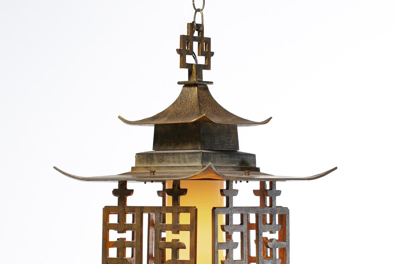 American Large Chinoiserie Pagoda Mid Century Brass Lantern Light Fixture c. 1950 For Sale