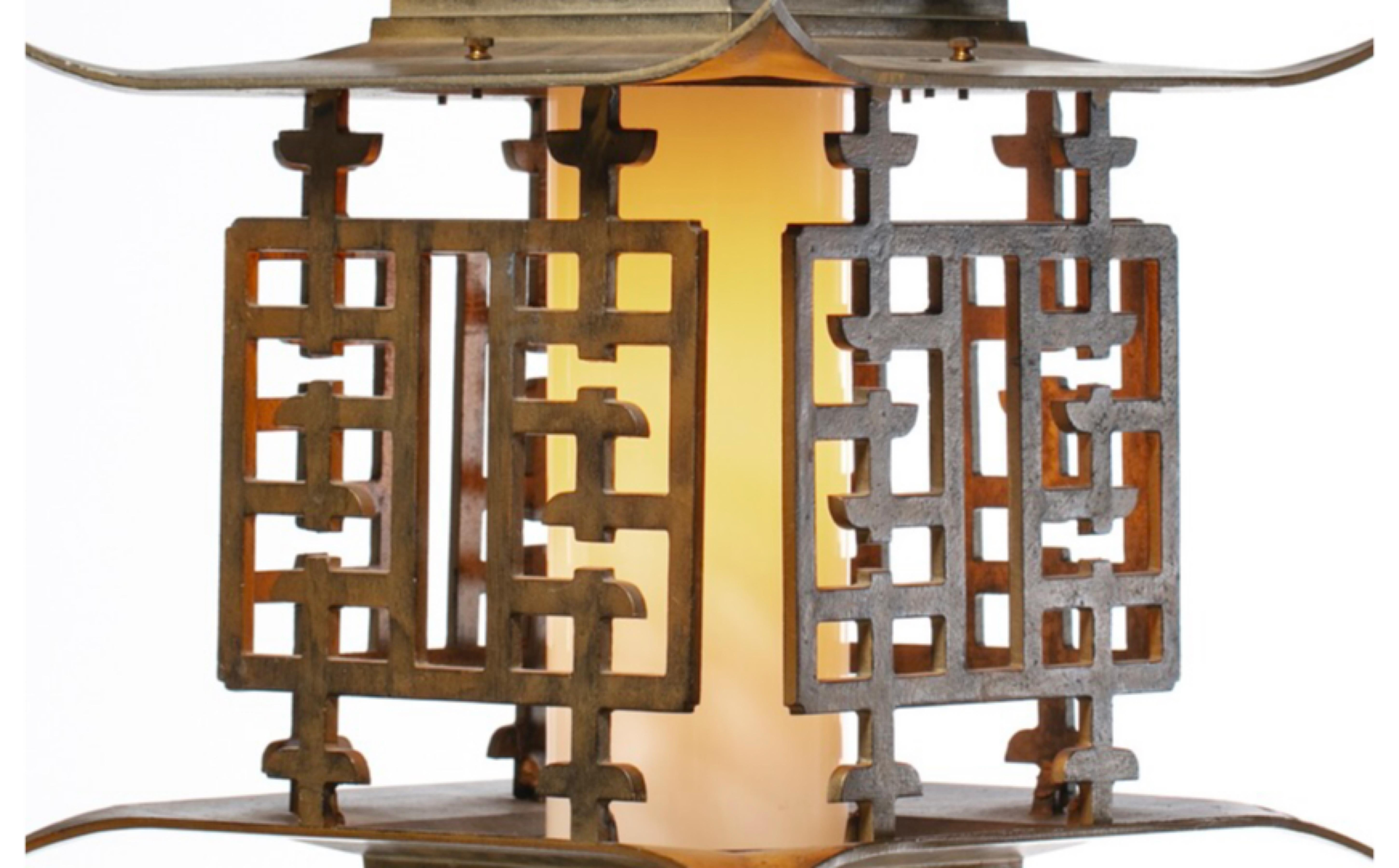 Large Chinoiserie Pagoda Mid Century Brass Lantern Light Fixture c. 1950 In Good Condition For Sale In Saint Louis, MO