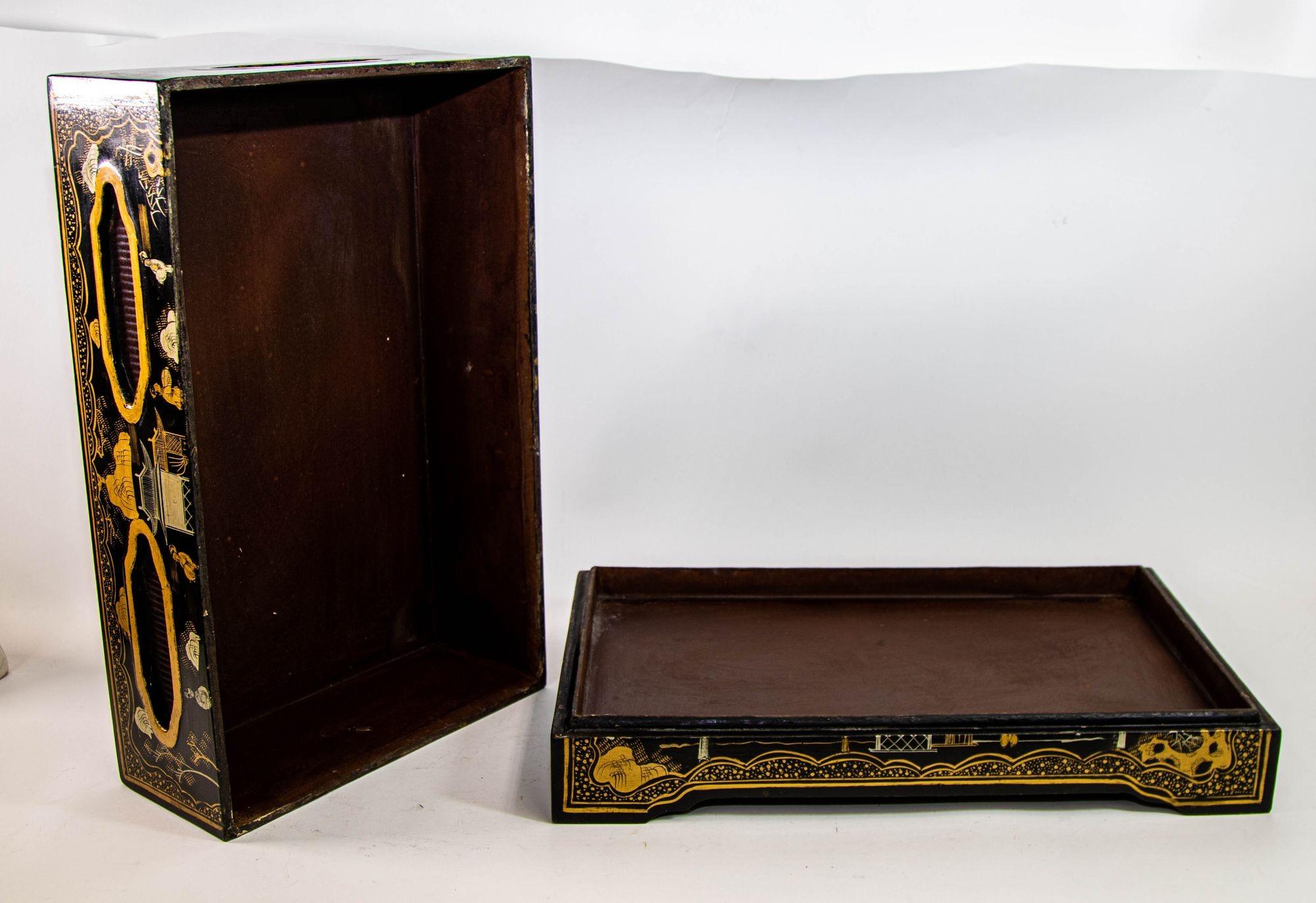 Gran caja rectangular de Chinoiserie lacada en negro y pintada de dorado Años 50 en venta 5