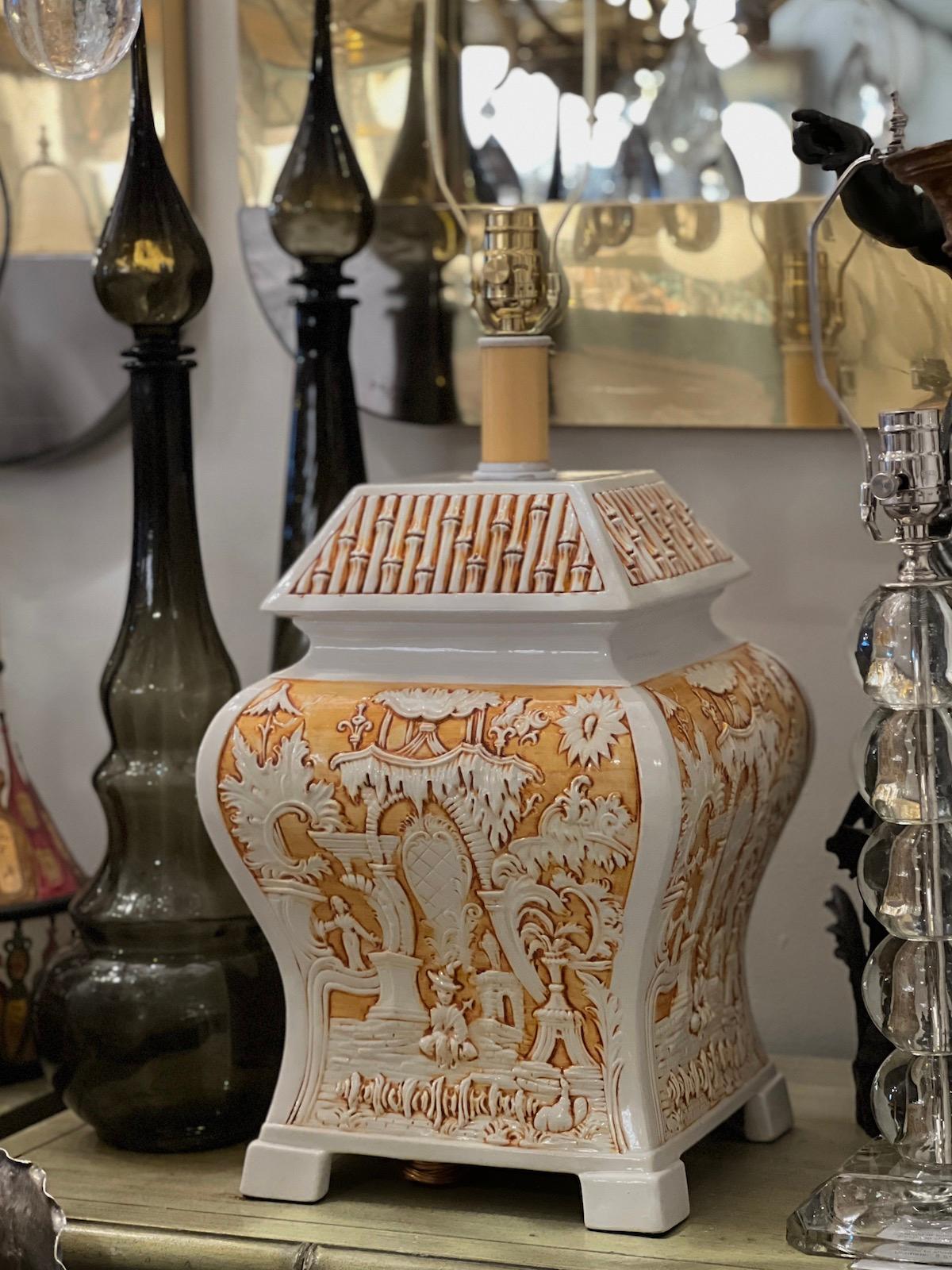 Porcelaine Grande lampe de bureau chinoiseries en vente
