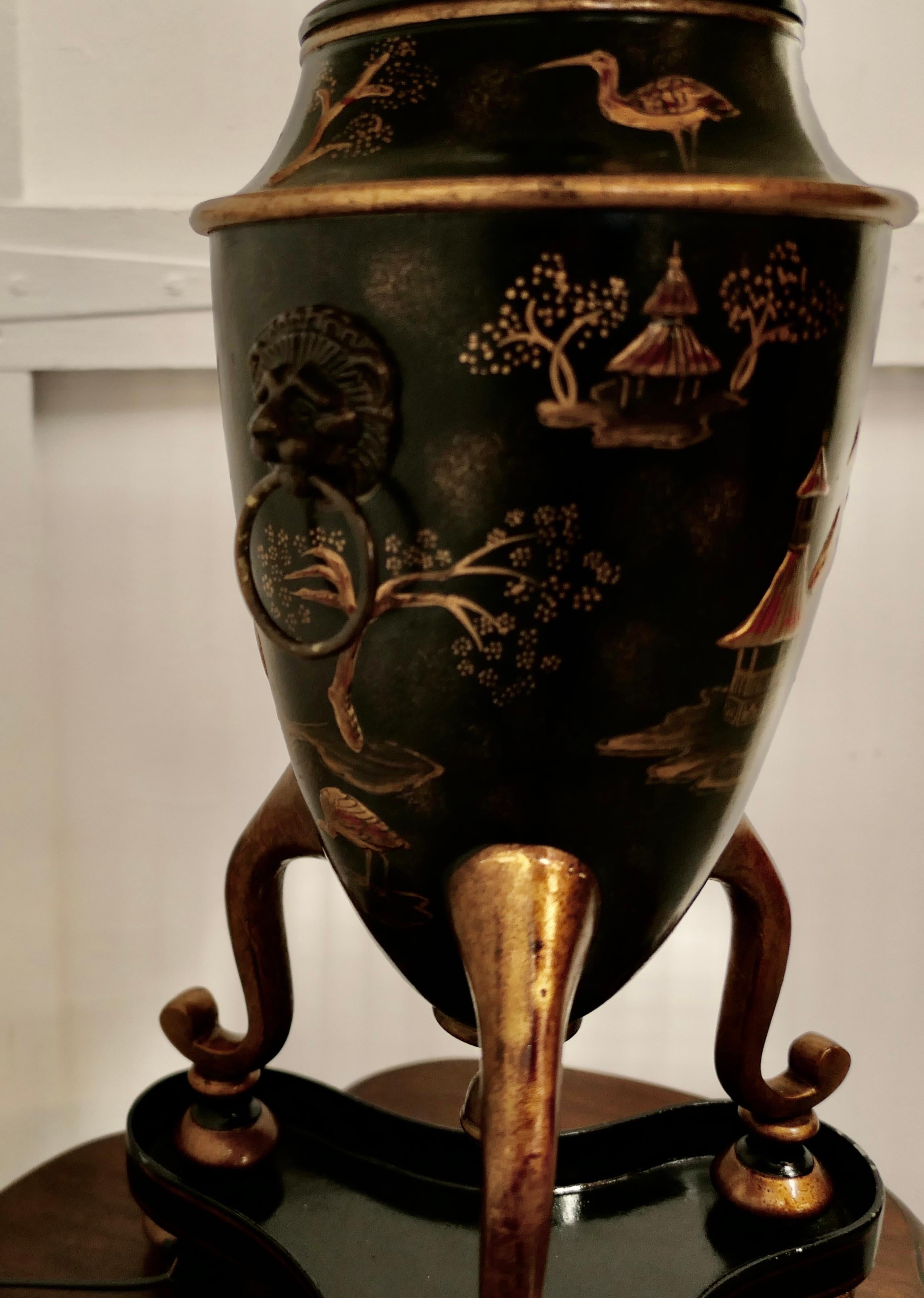 Large Chinoiserie Toleware Table Lamp, Black and Gold Lacquer For Sale 6