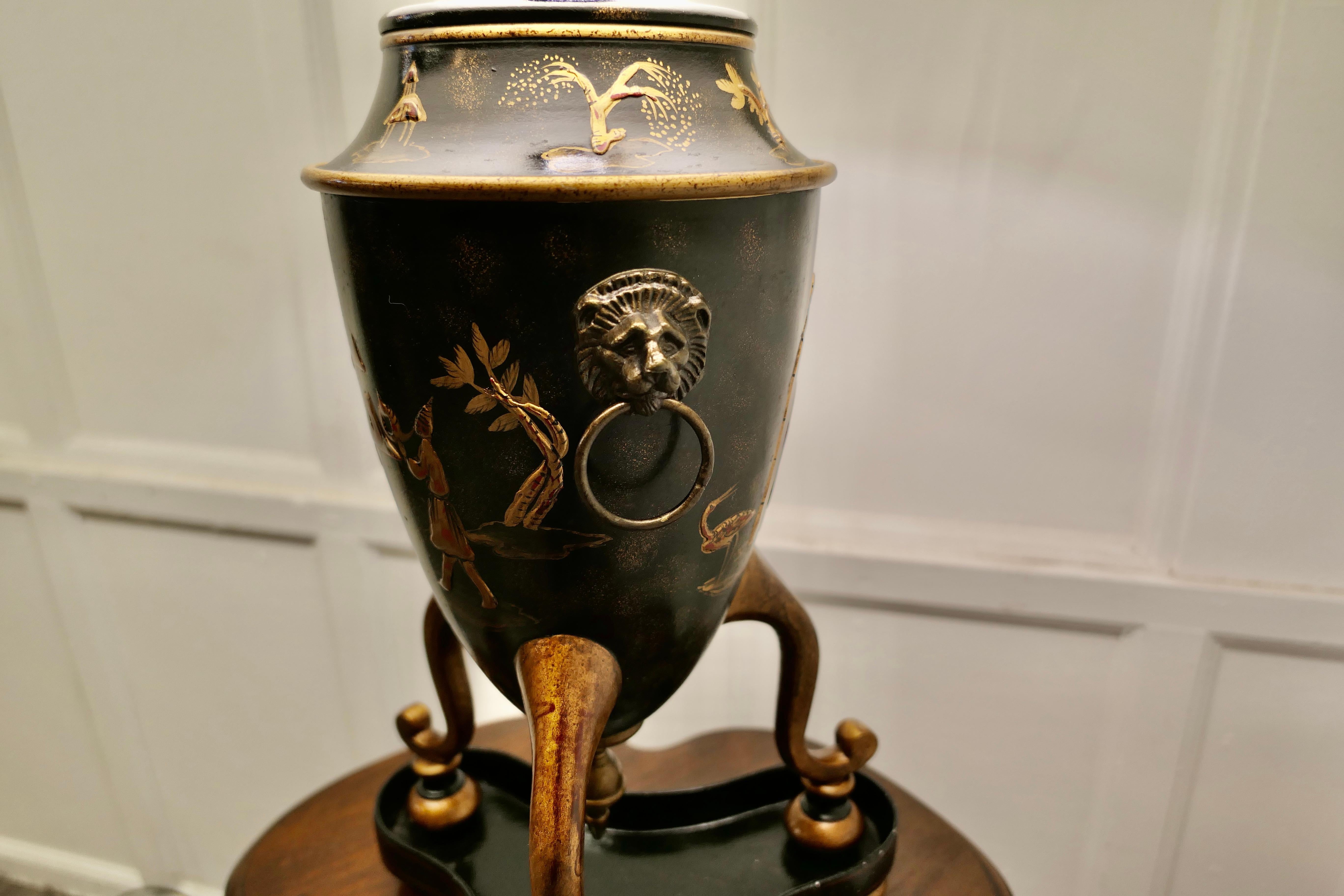 Large Chinoiserie Toleware Table Lamp, Black and Gold Lacquer For Sale 2