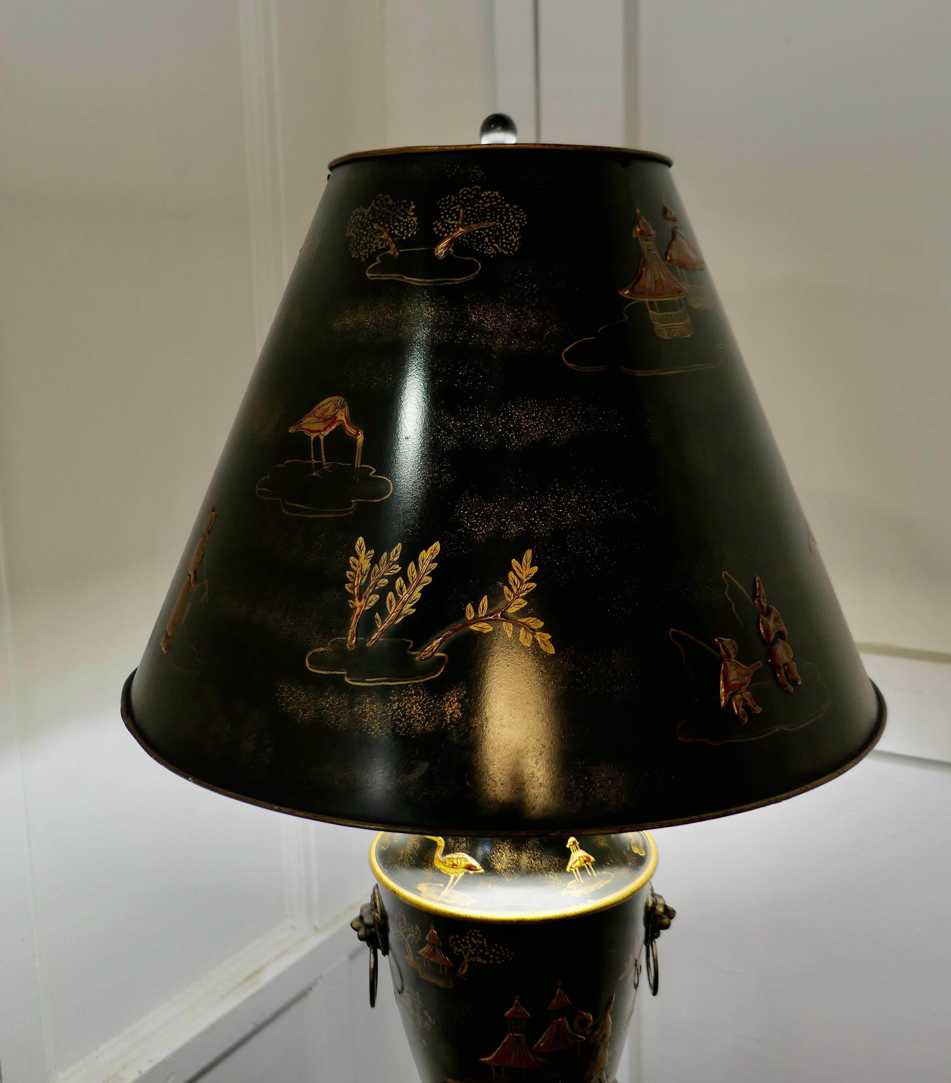 Large Chinoiserie Toleware Table Lamp, Black and Gold Lacquer For Sale 3
