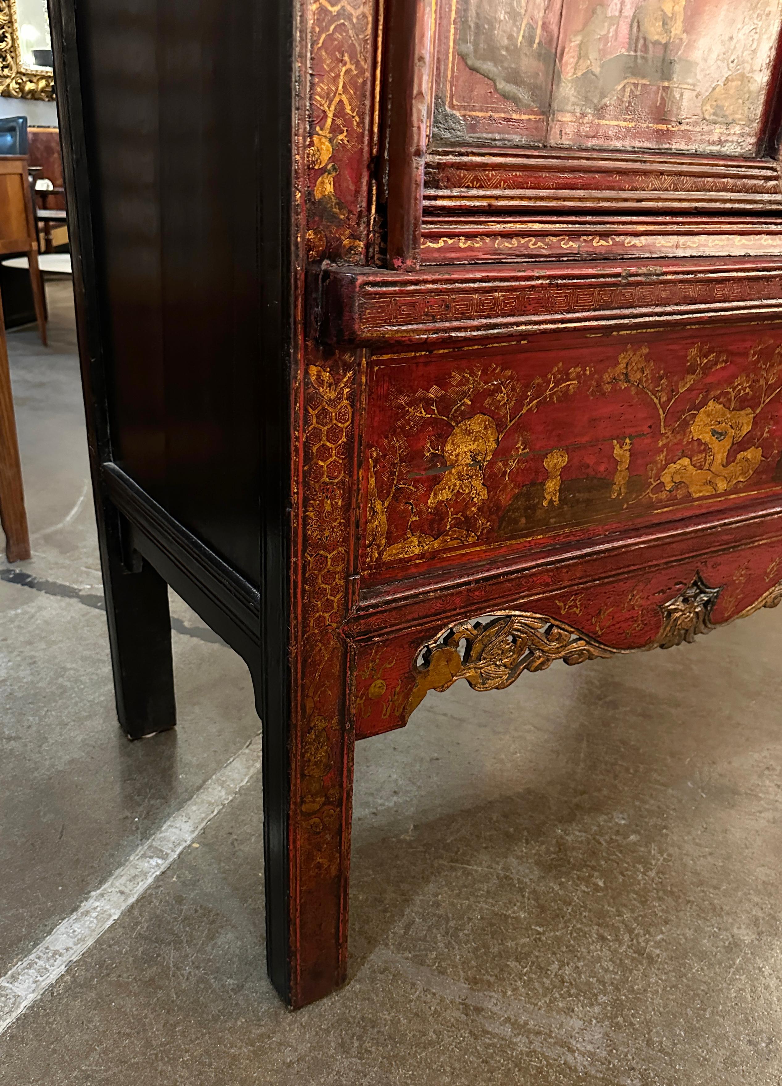 Gran Armario o Armoire Chinoserie Lacado Rojo con Detalles Dorados en venta 5
