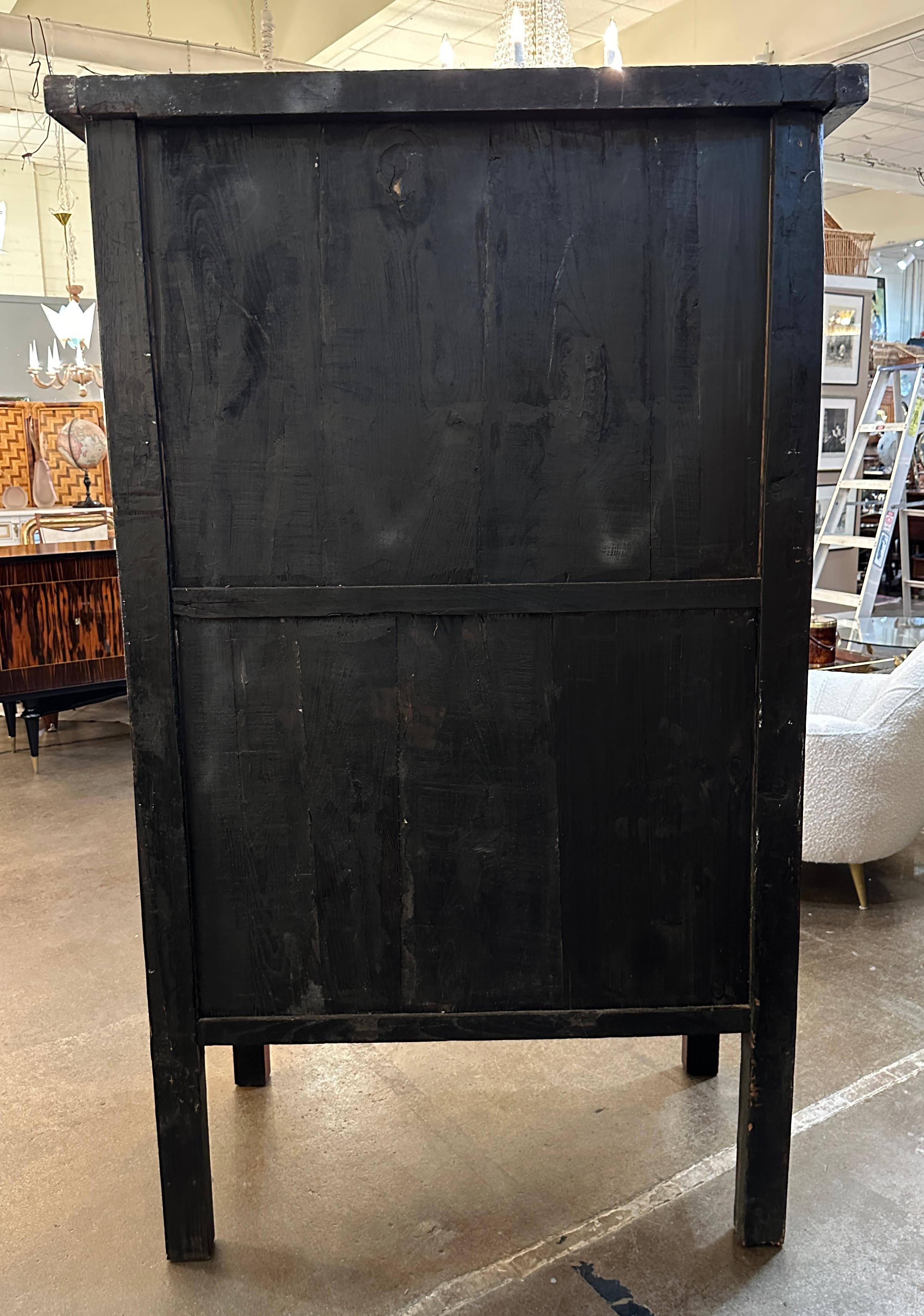 Gran Armario o Armoire Chinoserie Lacado Rojo con Detalles Dorados en venta 9
