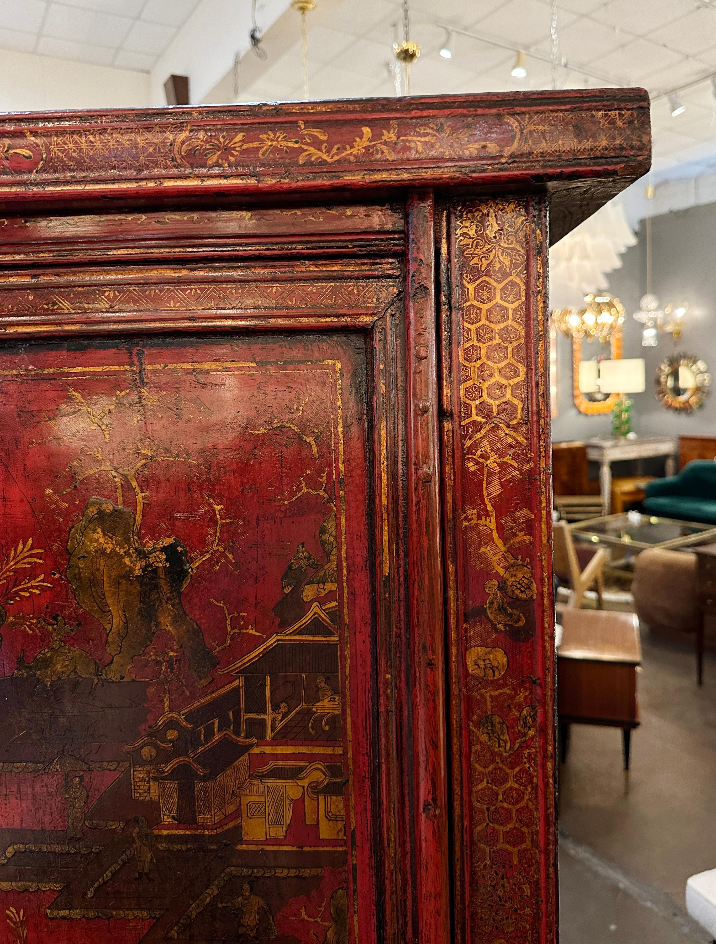 Gran Armario o Armoire Chinoserie Lacado Rojo con Detalles Dorados en venta 2