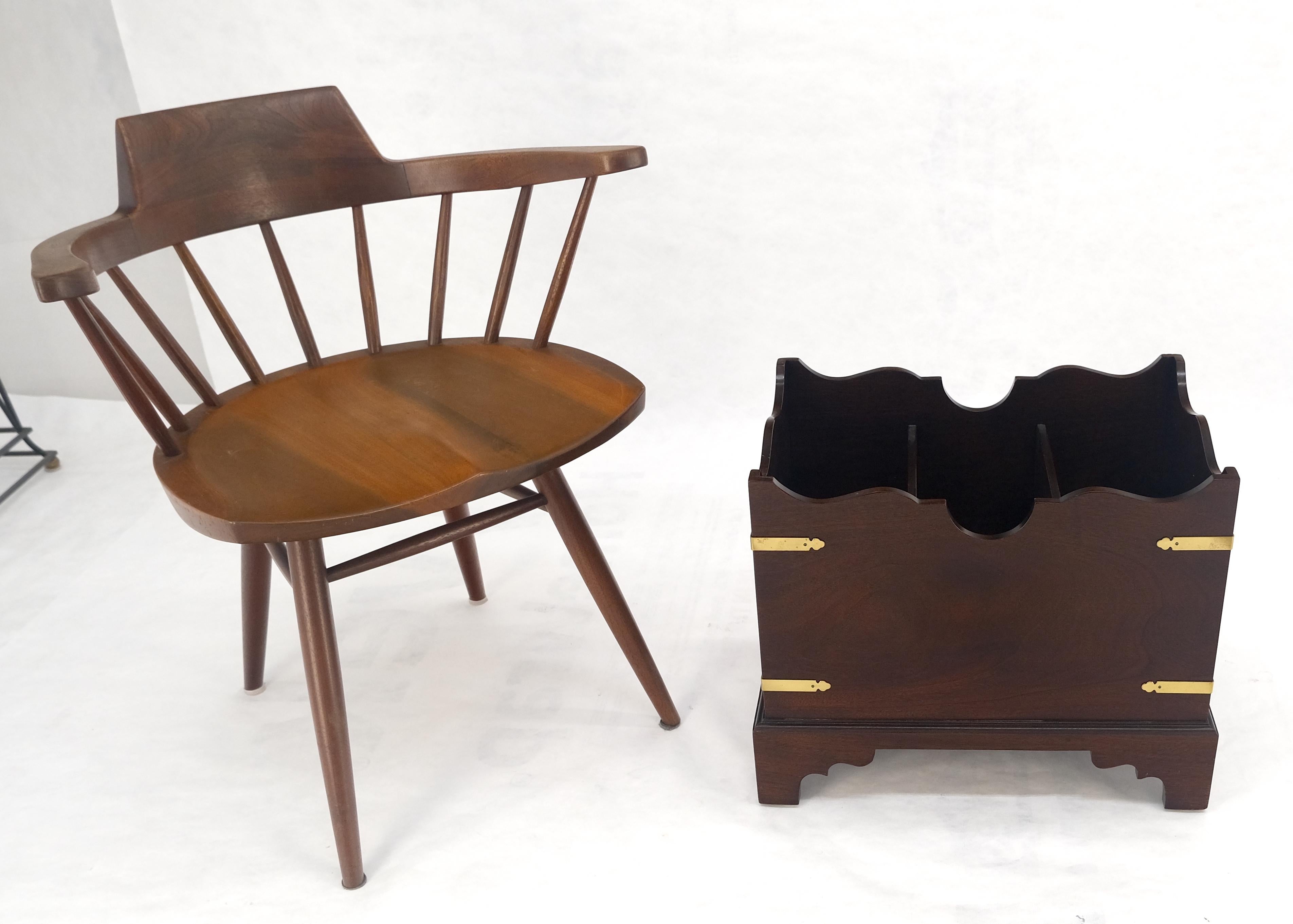 Grand porte-revues Chippendale de style Campaigner en acajou et laiton c1970s MINT en vente 1