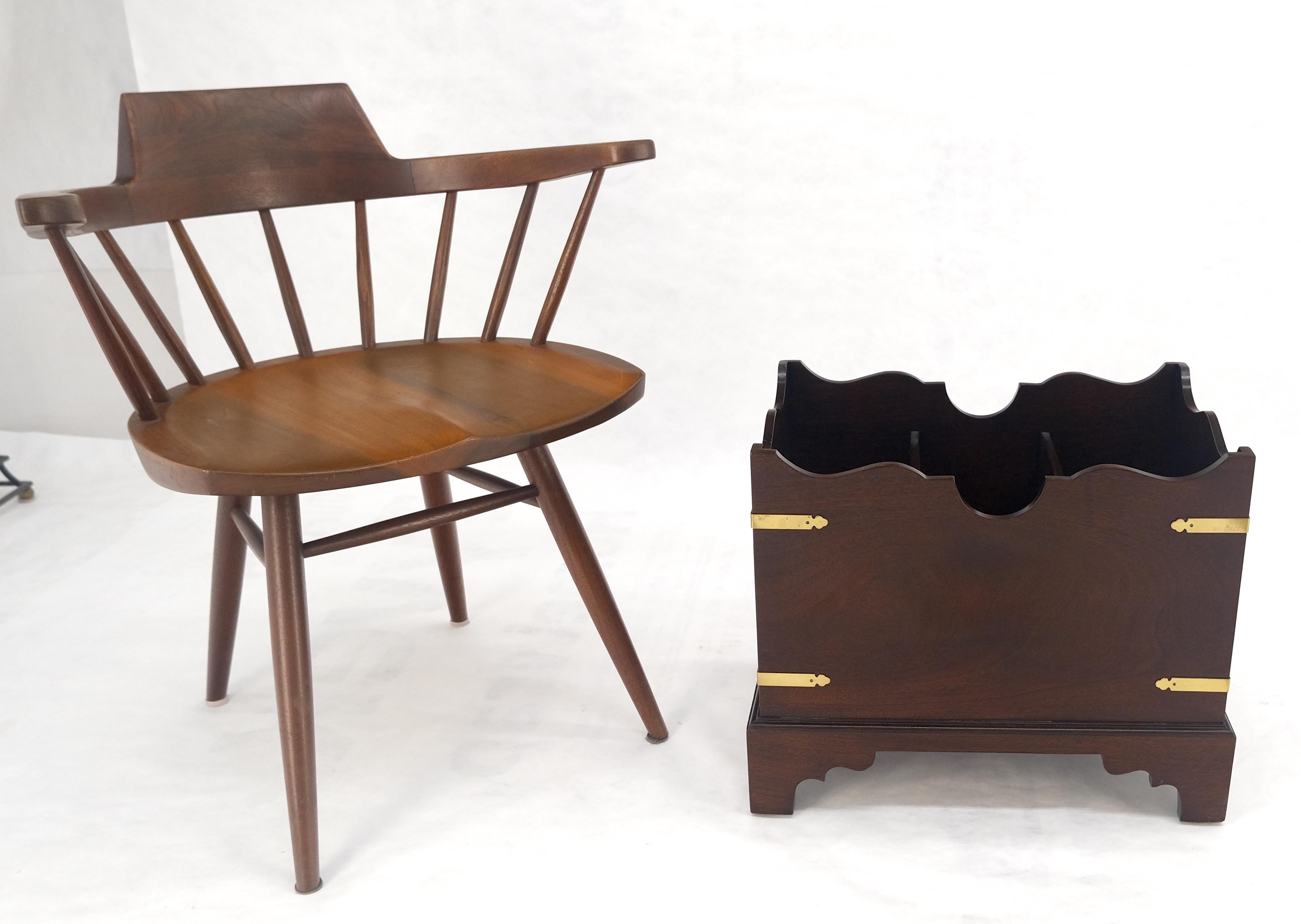 Grand porte-revues Chippendale de style Campaigner en acajou et laiton c1970s MINT en vente 2