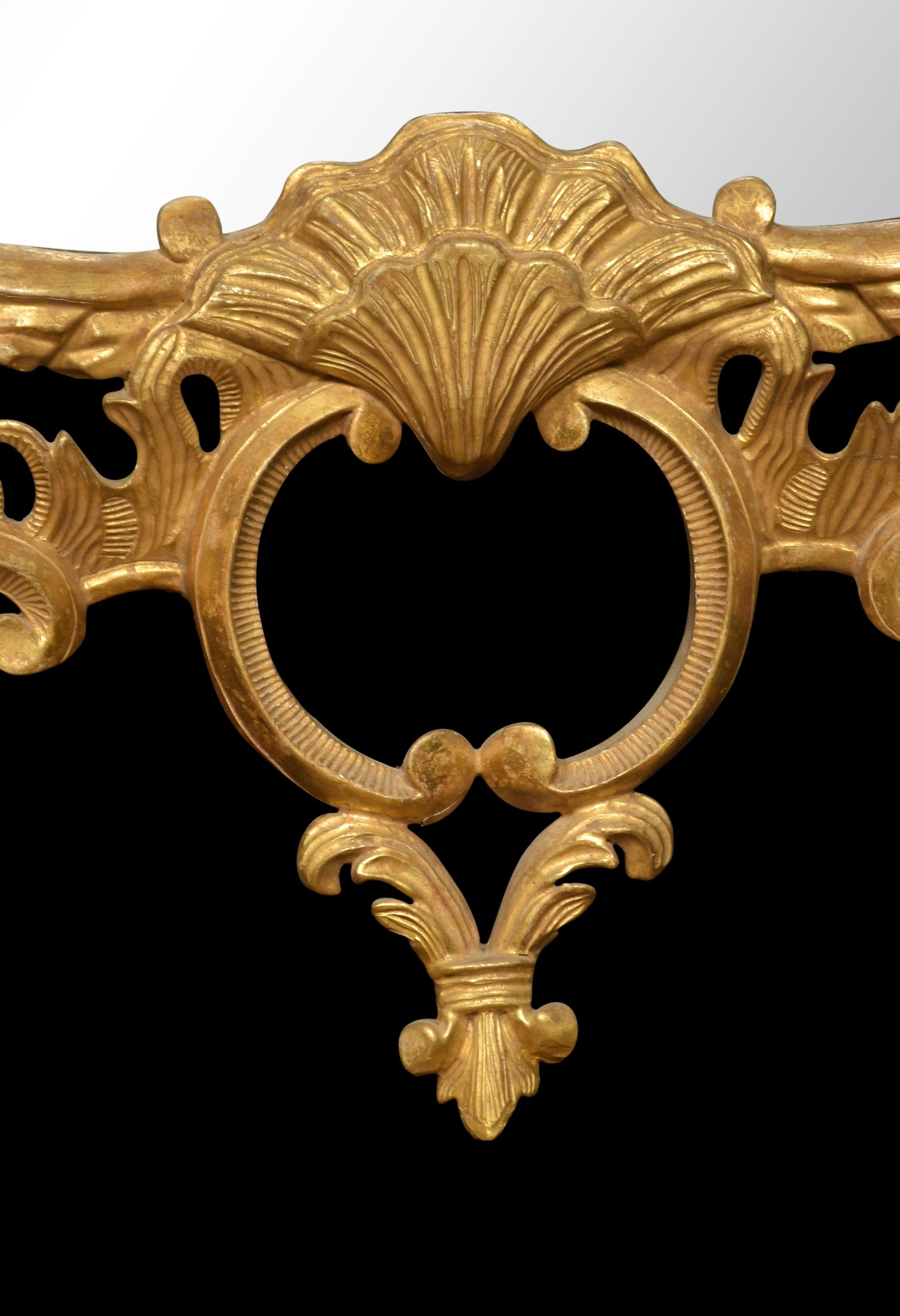Großer Spiegel aus vergoldetem Holz im Chippendale-Stil (20. Jahrhundert) im Angebot